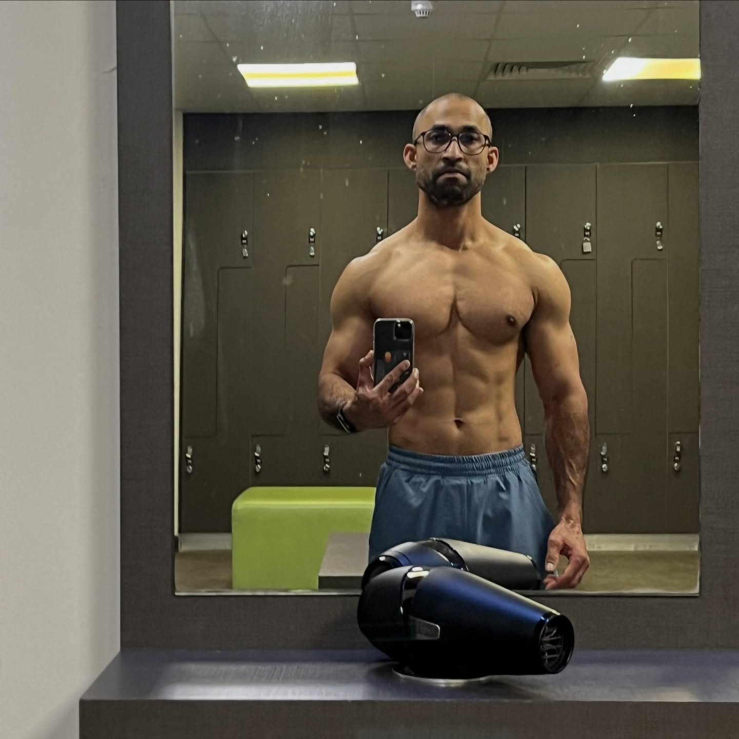 You don’t rise to the level of your goals. You fall to the level of your discipline.”
Everyone loves setting goals.
“Get shredded.”
“Drop 10kg.”
“Fix my diet.”
“Start fresh in January.”
And on paper?
You mean it.
You genuinely want it.
But here’s the part most men never say out loud:
Goals don’t change you.
Discipline does.
Because the truth is brutally simple…
You don’t rise to the level of the body you say you want.
You fall to the level of the habits you actually keep.
When life gets busy…
When work drains you…
When your stress is high and your energy is low…
When comfort is one decision away.
Most men fold.
Not because they’re weak.
Not because they don’t want it.
But because they’re relying on motivation, not a system.
And that’s why January is the biggest lie in fitness.
Everyone waits.
Everyone promises themselves a fresh start.
Everyone hopes a new month will magically give them new discipline.
But discipline doesn’t appear on January 1st.
If you can’t build it now,
you’re not building it then.
The men who win?
They start before they feel ready.
They build structure before they “find motivation.”
They commit before life gets easier.
They act while everyone else delays.
And that’s why my clients walk into January already winning—
leaner, stronger, sharper, and miles ahead of the crowd.
This week, I’m opening my only sale of the year.
Black Friday.
10 spots.
Once it’s full, that’s it until 2026.
If you’re tired of waiting for the “right time”…
If you’re done falling to the level of your old habits…
If you want a proven system that fits your life and gets you shredded without giving up everything.
DM me “DISCIPLINE”
and I’ll send you the Black Friday details before the rest of the world sees them.
Stop waiting for January.
Start becoming the man you keep saying you want to be.