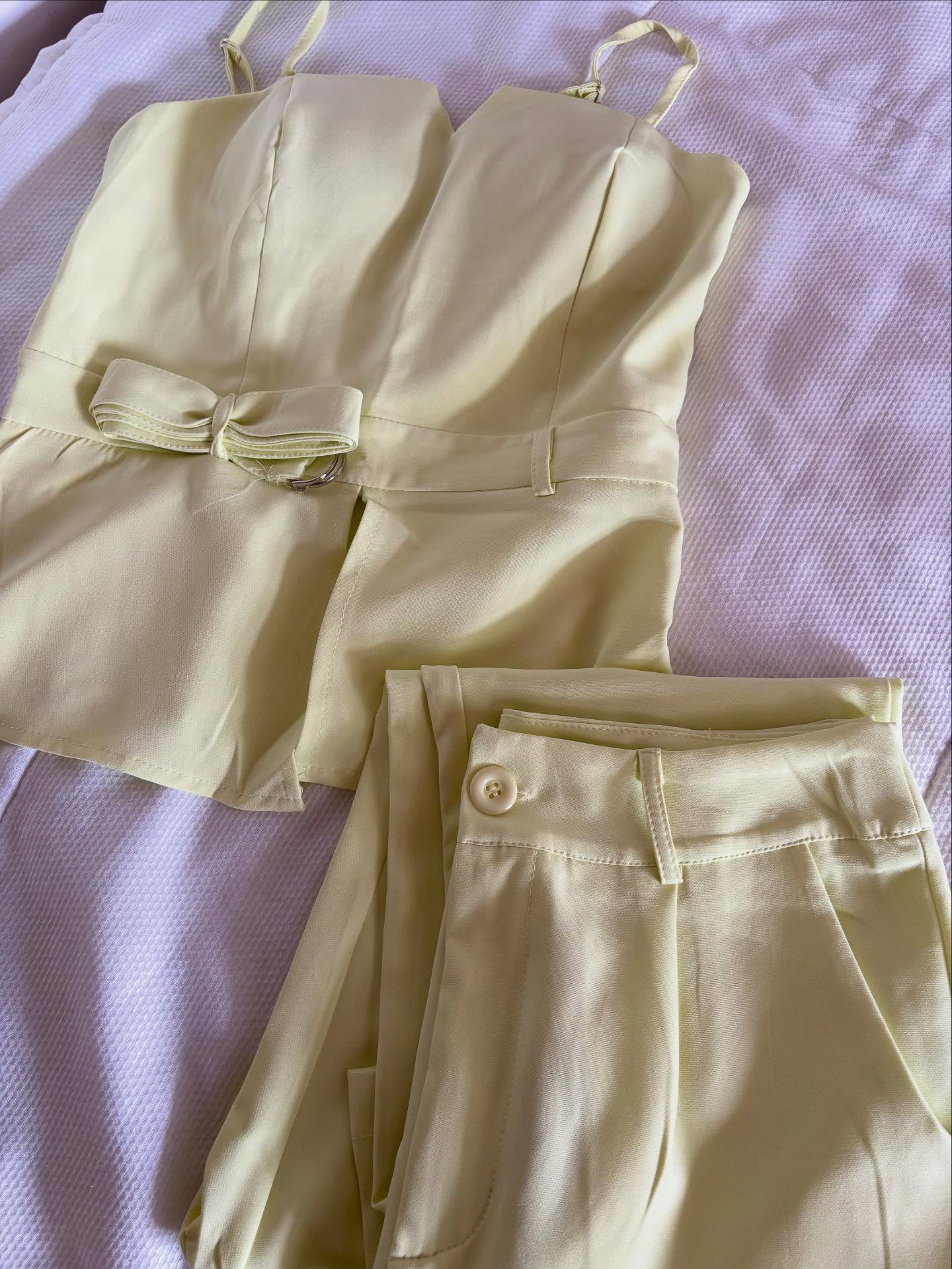 Conjunto Calça Pantalona e Blusa com Cinto e abertura frontal 💚✨🍋
Por: 129,99
🚨PEÇA ÚNICA - TAM: M