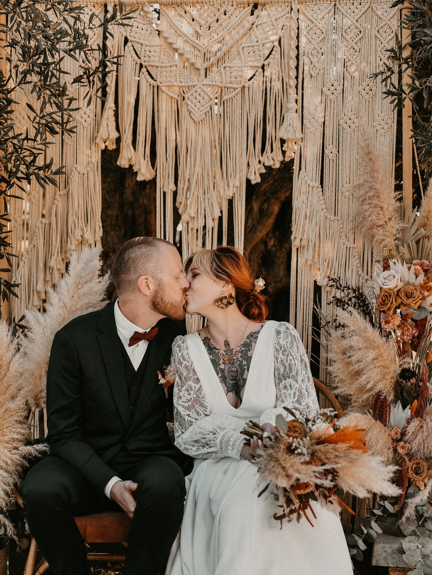 M&V - Retrouver deux amis dijonnais à Aix-en-Provence, là où la lumière est toujours au rendez-vous. 🤎
J’ai eu le privilège d’immortaliser leur mariage à Bordeaux, un moment unique, élégant et plein d’émotions. Un grand merci à eux pour leur confiance, et très heureux de vous avoir retrouvé sur Aix !
Photographe de mariage | Destination wedding | Mariage
#mariage #Weddingphotography #Bordeaux #aixenprovence #mariageaixenprovence #mariagebordeaux