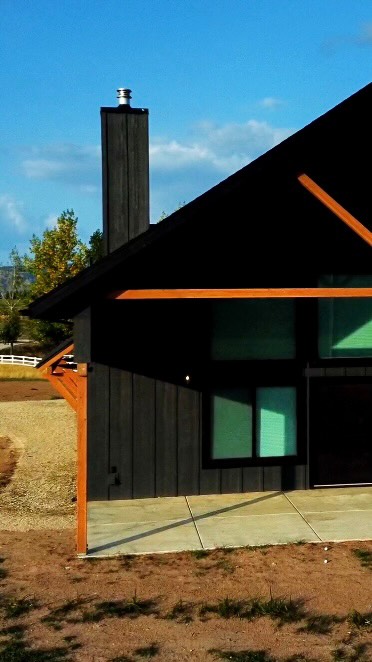 A quick drone flyover of this beautiful new build, sitting right in the heart of the mountain views! Grateful for the team that made this happen 🙌🏼
