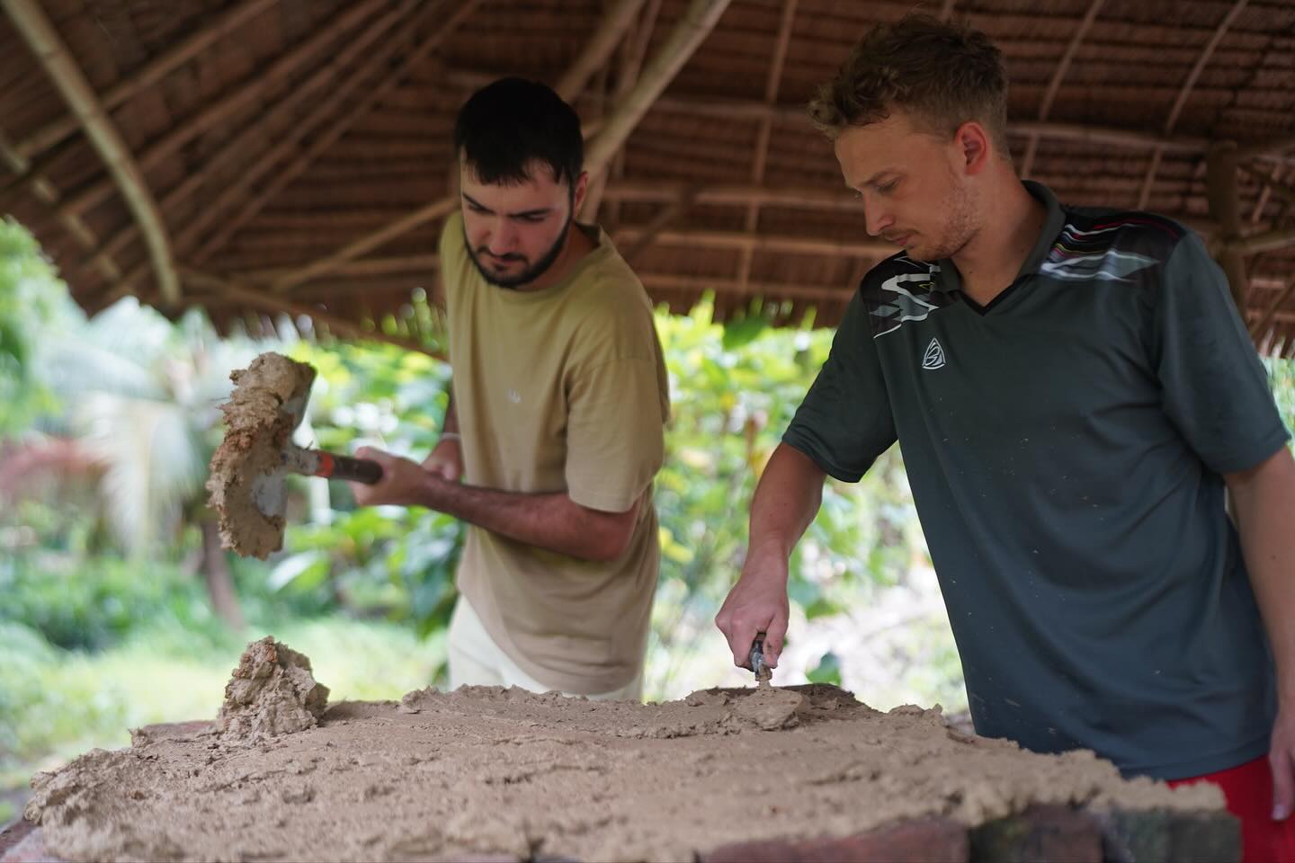 🍕🌿 From earth to oven!
Our French internship students learned to build a natural pizza oven using brick, termites clay, hay, and bamboo — a mix of creativity, teamwork, and sustainable craft.
The program ended beautifully with a cultural exchange in Ao Luek, sharing homemade pizza with the local community on their last day ❤️
#ThaiSpiritLife #EcoInternship #SustainableLiving #NaturalBuilding #ClayOven #BambooCraft #CulturalExchange #AoLuek #KrabiThailand #GreenEducation #CircularEconomy #CommunitySpirit #NatureLivingInstitute #InternshipThailand