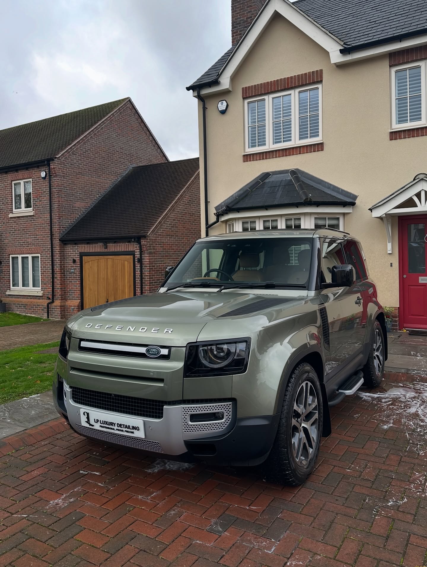 Defender received a much needed gold package treatment 👀✨
——————————————
📞07394 082896
📩lpluxurydetailing@hotmail.com
💻https://www.lpluxurydetailing.co.uk
📍Bucks, Beds, Herts, Oxsf
#detailing #valeting #luxury #cars #car #cleaning #clean #carcare #auto #autodetailing #detailingworld #itsallinthedetail #stjarnagloss #buckinghamshire #bedfordshire #hertfordshire #oxfordshire #ceramiccoating #paintcorrection #detailersofinstagram #defender