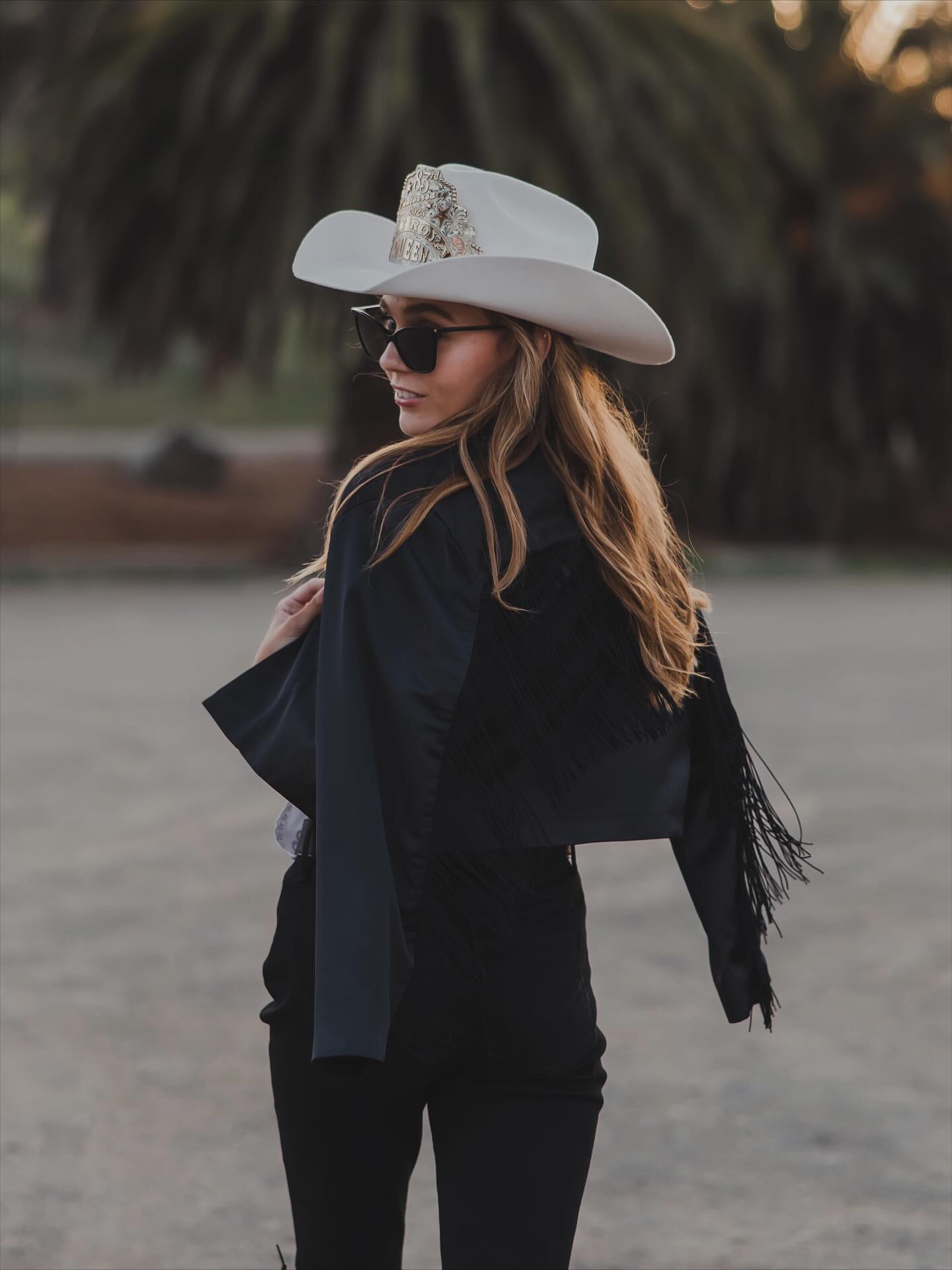 NFR called, they want the 80s back.
Just over here channeling that high waisted jeans, pearl snap, satin fringe, belt buckle, classic lid, @lasvegasnfr #throwbacknight 80s energy.
@melodyygist by @elizabethhay_