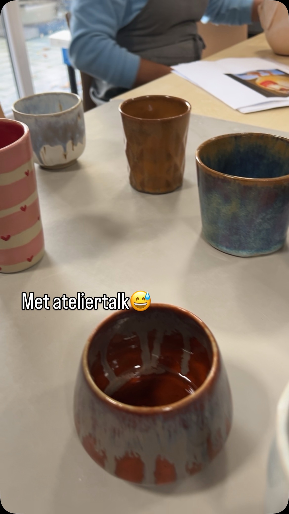 De resultaten van een glazuurworkshop. Allemaal wat anders gedaan. En mooiiiii❤️