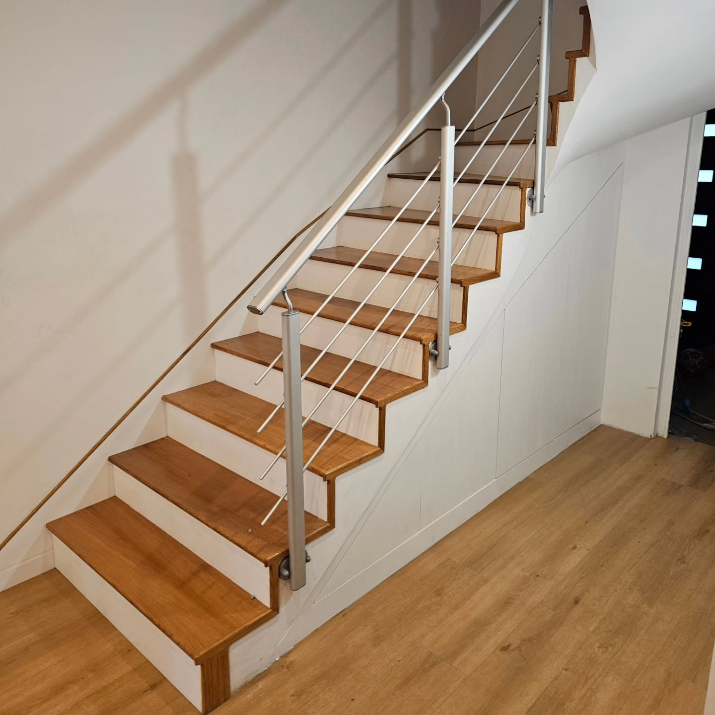 Après l'escalier, quelques rangements !
#woodworking #wood #lafabricdard #artisanatfrancais #autoentrepreneur #escalierbois #agencement #agencementinterieur