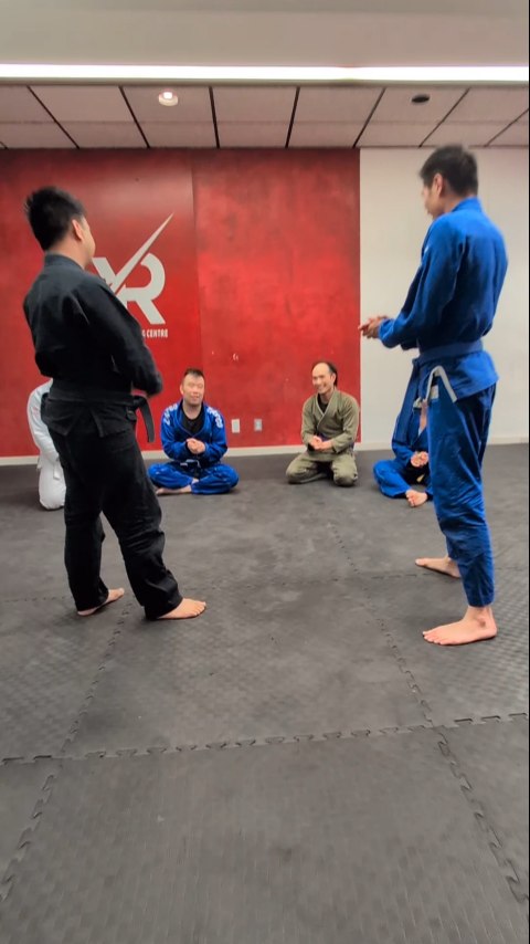 Adult Jiujitsu lately - Building and training together
.
.
.
#brazilianjujitsu #bjj #bjjlife #fighter #grapple #grappling #fitness #classes #training #technique #vancouver #mma #martialarts #martialartskids #vectortrainingcentre #vtc