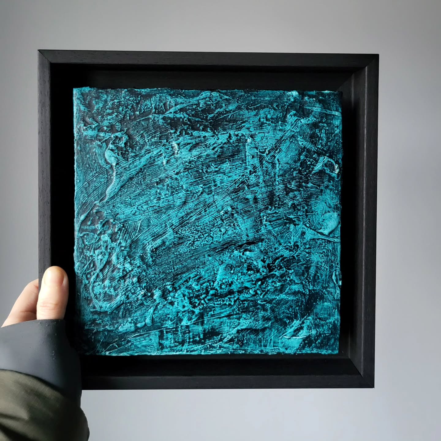 Another little beauty framed by @theframeroom10 😍
Framed in a charcoal grey 👌 suits it perfectly! Thanks guys!
#miniseries #smallpainting #framedart #texturedart #blue #iwanttotouchit #walldécor #interiordecor #interiordesignart #wallarthomedecor