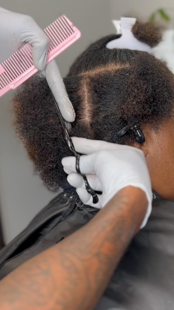 Defying the laws of cosmetology with @k18hair and @redkenpro with this same day double chemical process to create a fiery pixie hair cut. Book your consultation now at www.TheHairgician.com
#k18 #redken #creesethehairgician #pixiecut #bridalhairstyle #haircare #hairtutorial