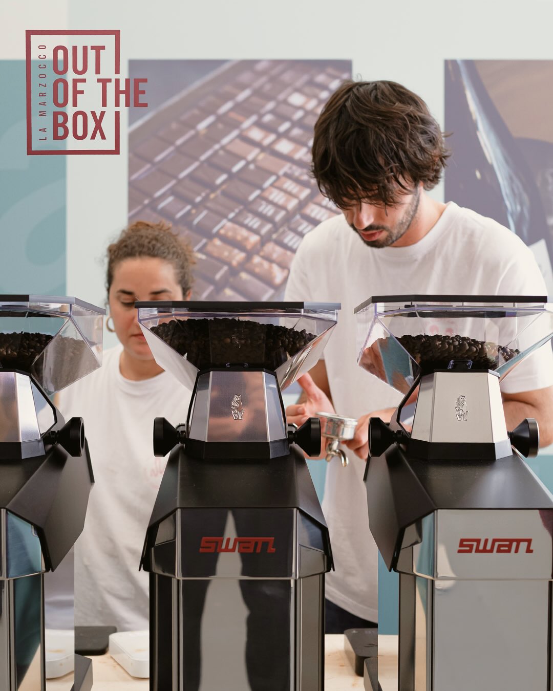 MOJO COFFEE CLUB X La Marzocco, Out Of The Box Milano
Quel privilège d’avoir participé au festival Out Of The Box à Milan aux côtés de @lamarzocco, @lamarzoccofrance et d’une superbe line-up de torréfacteurs venus du monde entier 💫
Nous y avons présenté un pairing café / fromage imaginé avec nos partenaires @cow_fr. Notre objectif : mettre en valeur les savoir-faire et connecter deux produits que tout semblait opposer... et pourtant 🫠
Un immense merci à La Marzocco de nous avoir fait confiance, et à toutes les personnes venues goûter, échanger, s’étonner.
Les fromages et certains cafés de la gamme MOJO sont disponibles chez @cow_fr, à retrouver en boutique pour continuer l’expérience.
📸 @lamarzoccofrance et @lephotographedudimanche