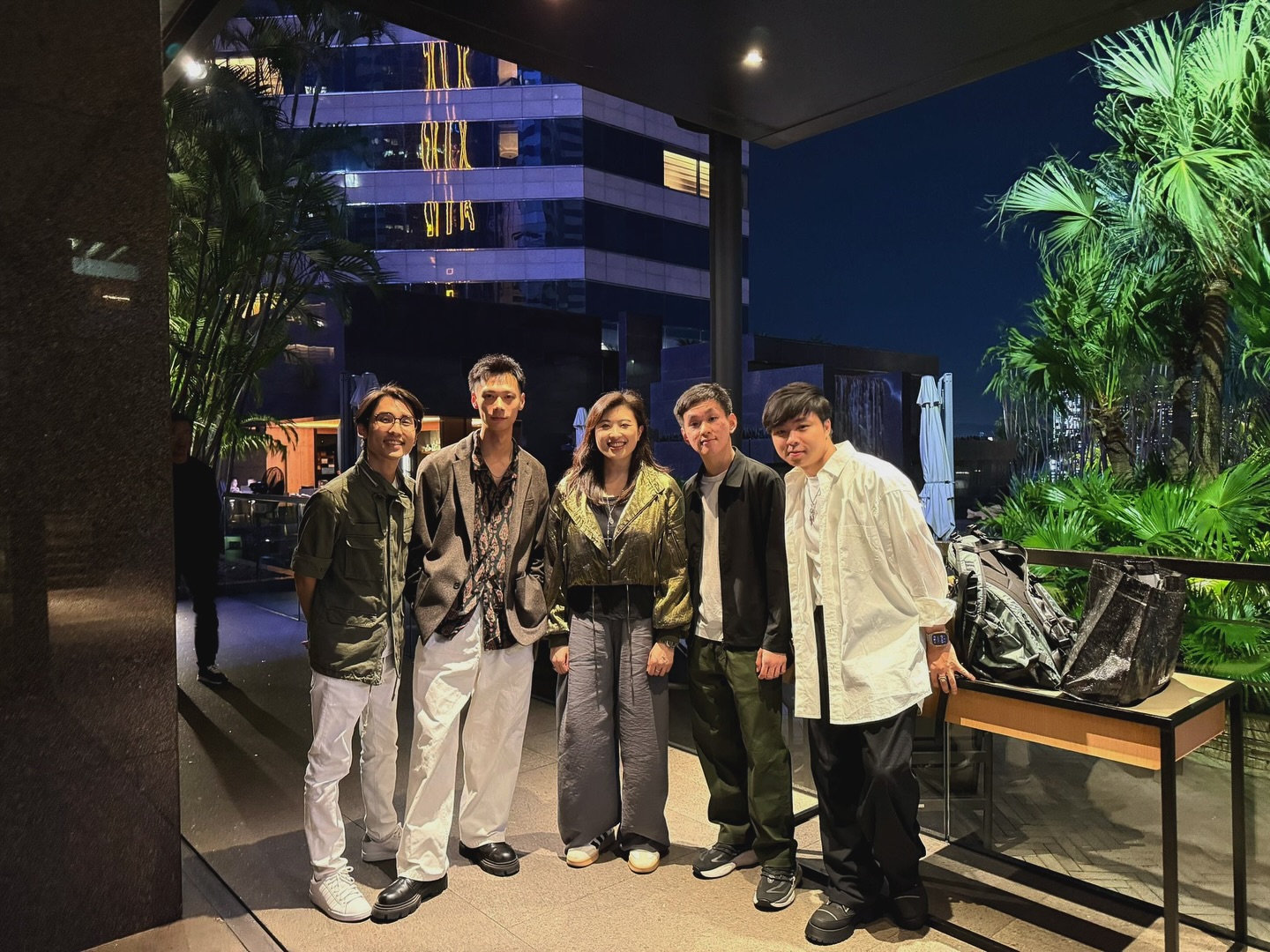 Thanks Kenneth, Justina, Kaitlynn and Joshua for having us, and a very warm congratulations to your 25th wedding anniversary! We must commend you all on the effort, hard work and courage you guys put into learning a cappella from scratch in such a short time! Hope you all had a great time 😊
特別多謝 @hiccup__beatbox 江湖救急 😬💪🏻 And also a big hand for our a cappella teacher @mhyacappella and vocal teacher @alan7767_singsing 👏🏻👏🏻