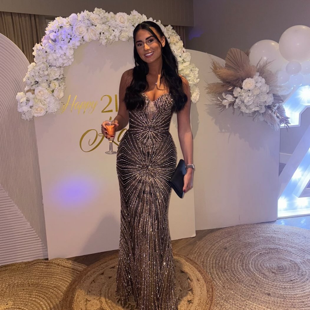 The prettiest 21st birthday girl you ever did see 🥹✨
Karis opted out super popular “firework” style - available in 12 stunning colours!
Could this be the dress of the season? We think it might be! 🪩🧨