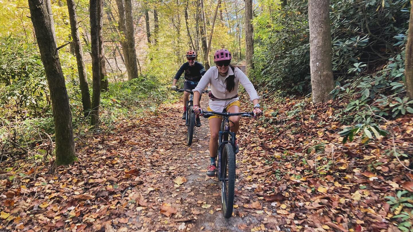 All the way from Denver Colorado! Skilled riders of course coming from Colorado:) Another great tour in Pisgah National Forest! Great conversation about places to ride and live in Colorado. Getting rowdy on the trails! #colorado #denver #mountains #mountainbike #abouttheweekend #asheville #northcarolina #828isgreat❤️ #ride #rideyourbike #wherewouldyouratherbe @thehubpisgah @explorebrevardnc @falcons_escape @northcarolina
