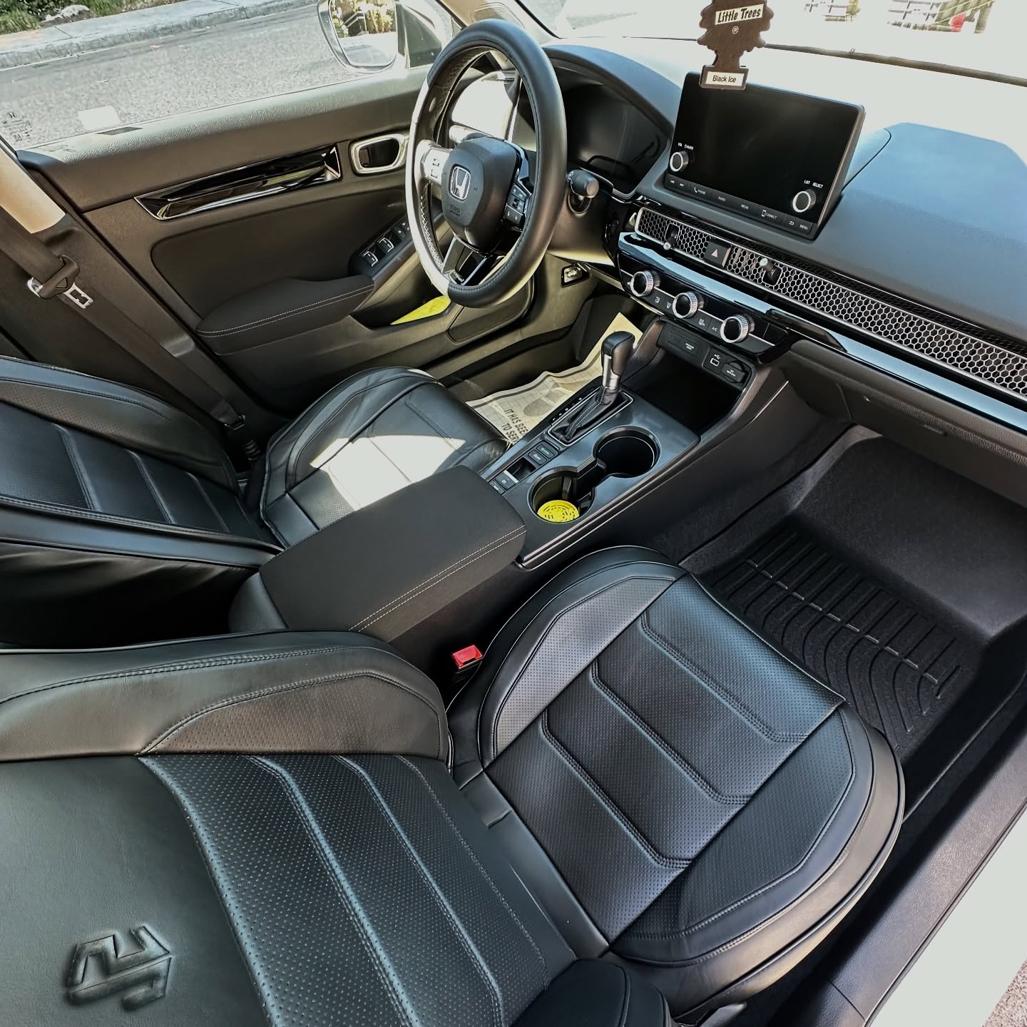 New car, new seat covers, new floor mats 🙌🏻