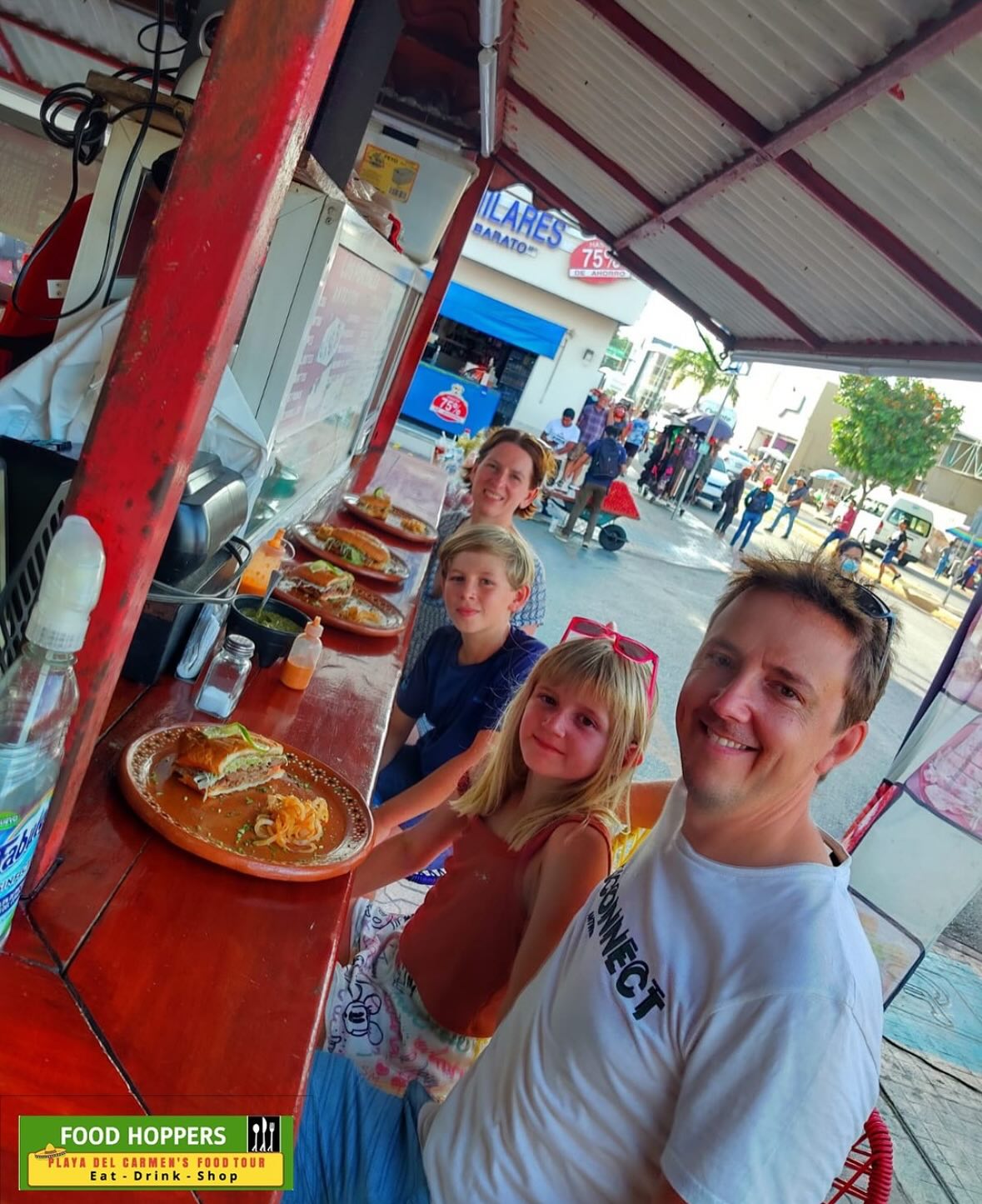 👨👩👧👦🍽️ Grab the kids and head out to enjoy the wonderful flavors of Playa del Carmen — fresh food, fun vibes, and memories made around every table. ☀️❤️ #PlayaDelCarmen #FamilyTime #foodieadventure