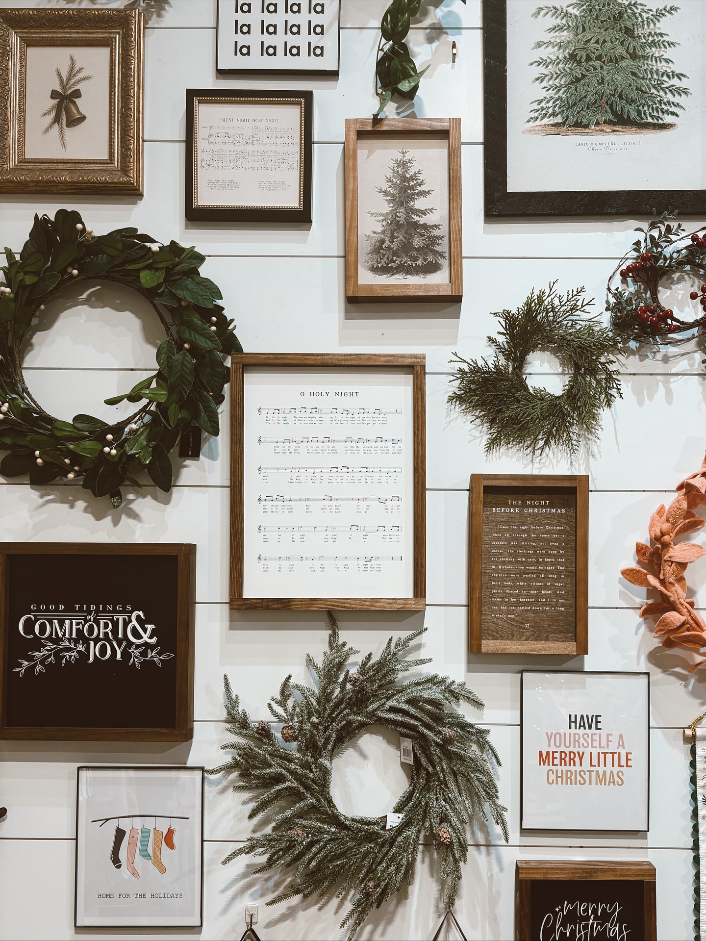 Deck your walls with holiday cheer! Our Christmas wall art is here to make every corner merry and bright!🎄