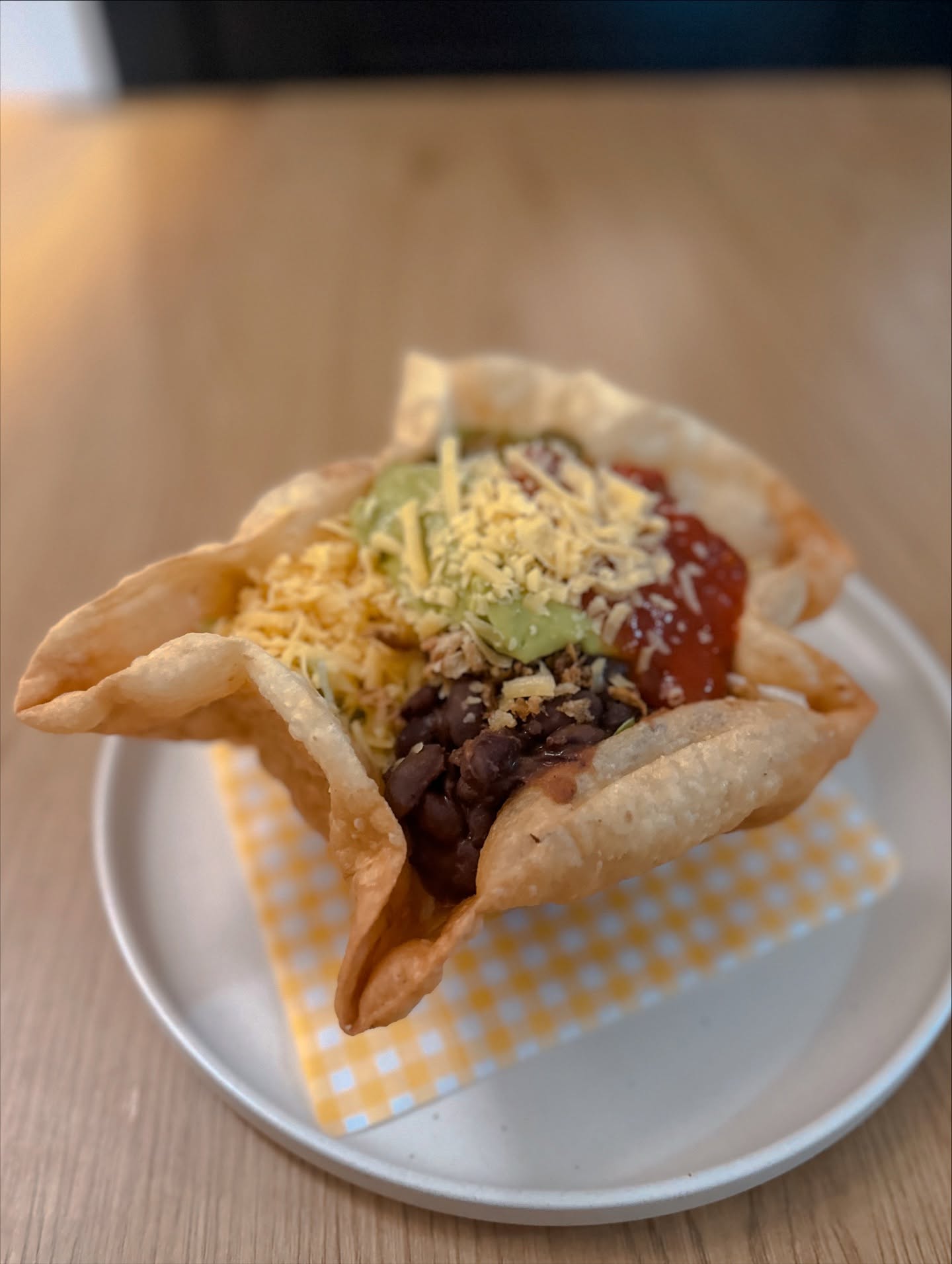 MUŽI SÚ LEPŠÍ! 🤴🏽…. ČI? 😅
V piatok sme sa opäť raz poriadne zabavili – tentokrát s novou pubovou hrou z našej dielne: Ženy vs. Muži! 🎉🔥
Obe “tábory” si zrovnali sily v úlohách, vedomostiach aj v tom, kto sa vie tváriť, že všetko vie 😅🧠💪
K tomu nechýbala kopec srandy a naše Street Food dobroty, ktoré držali všetkých v hre dlhšie, než sme čakali 🤤🍔✨
A výsledok?
Muži síce nakoniec porazili ženy, takže gratulácia páni… 👏😎
…ale ženy už teraz kričia: ODVETA MUSÍ BYŤ! 💃⚔️😤😂
#zenyvsmuzi #piatkovazabava #streetfoodvibes #teamspirit #odvetapride