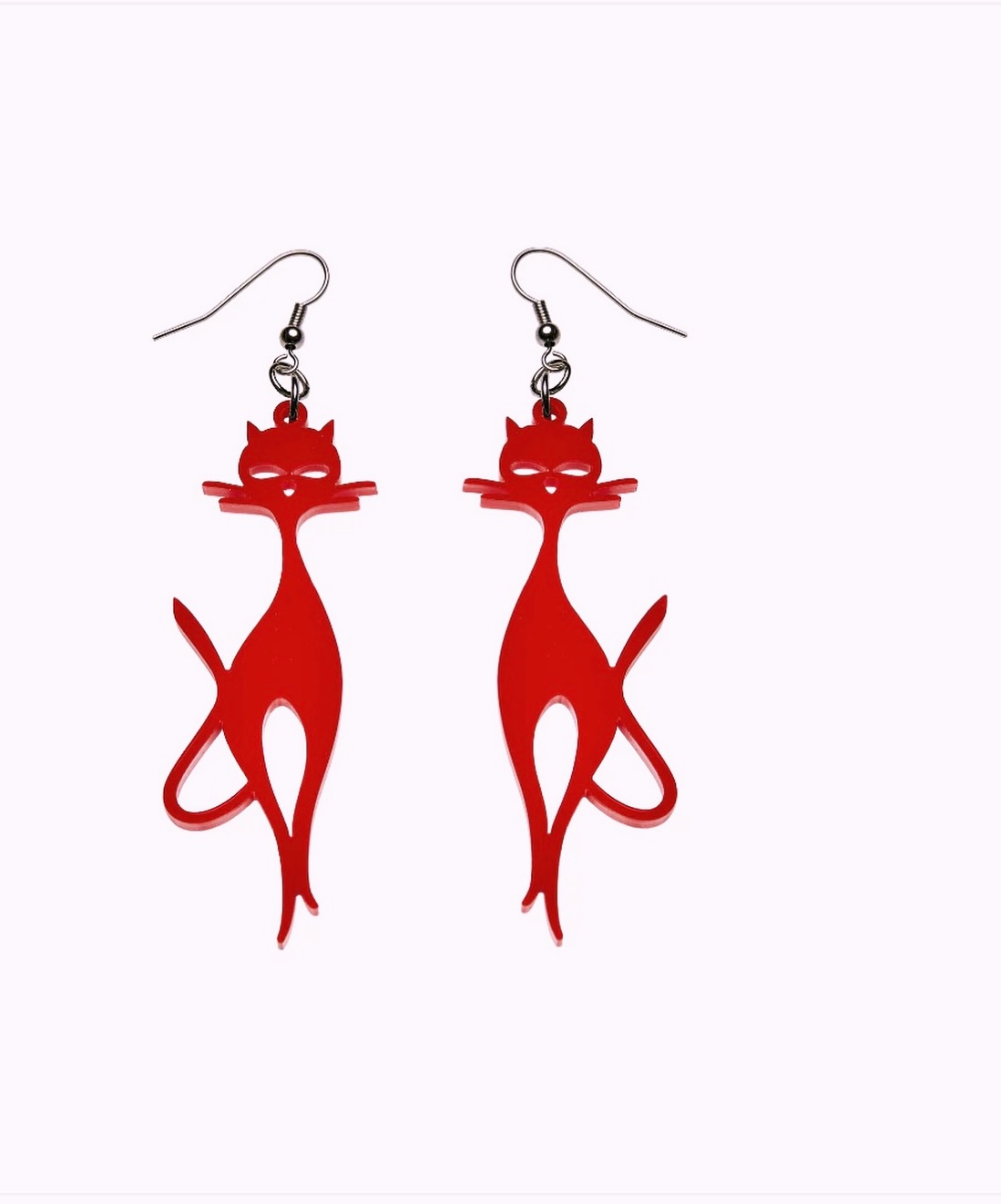 Un tocco di ironia… con stile 🐾✨
Nuovi orecchini in plexiglass tagliato a laser, leggeri e originali — perfetti per chi ama distinguersi con un dettaglio unico ❤️
Design moderno, forma felina e tutta la personalità Mother I Like Fashion.
💬 Scrivimi su WhatsApp per scoprire tutti i modelli disponibili!
#MotherILikeFashion #NuoviArrivi #OrecchiniDesign #PlexiglassJewelry #FashionAccessories