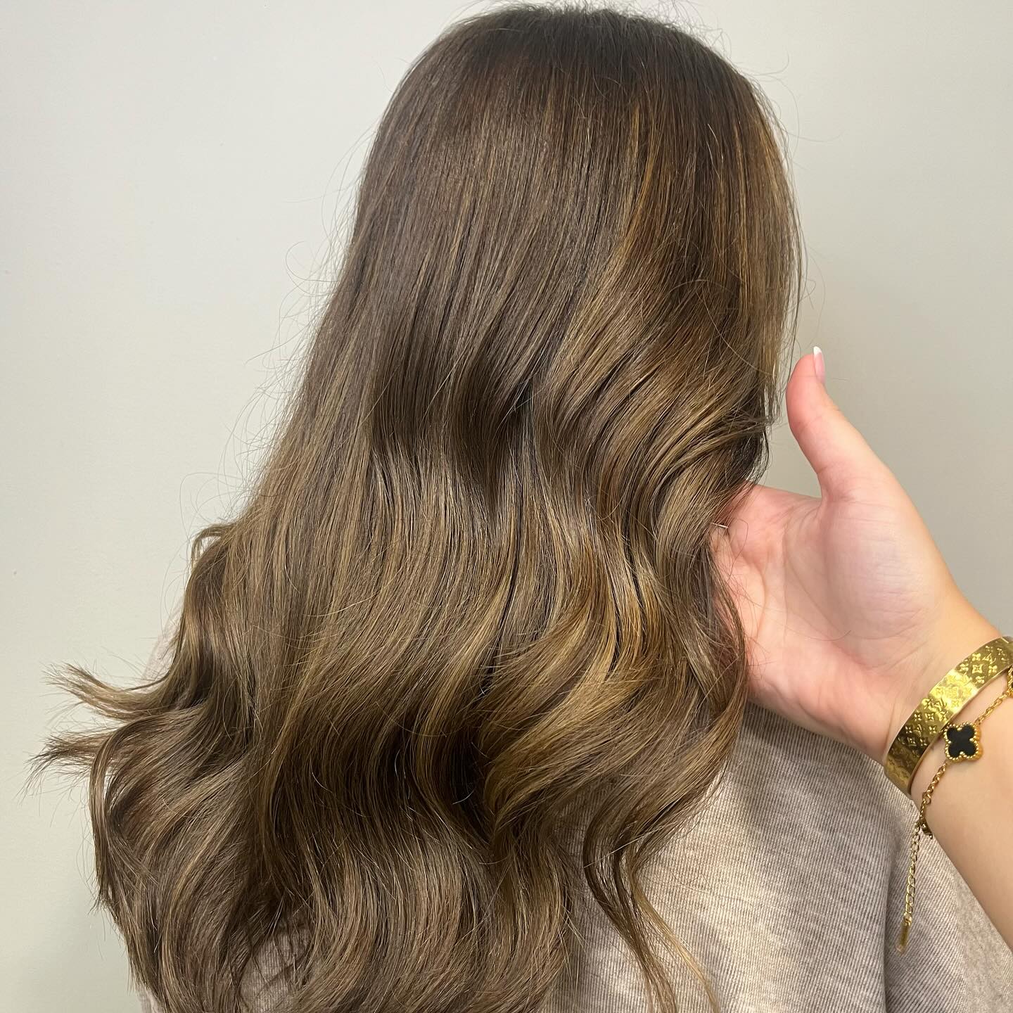 Balayage refresh created by Ellie and Cut & Blowdry by Izzy 🤎
➡️ Swipe to see the process
☎️ 01322292999
#redken #redkenshadeseq #redkenobsessed #redkencolor #redkenflashlift #hair #haircolourideas #inspo #dartford #kent #salon #balayage