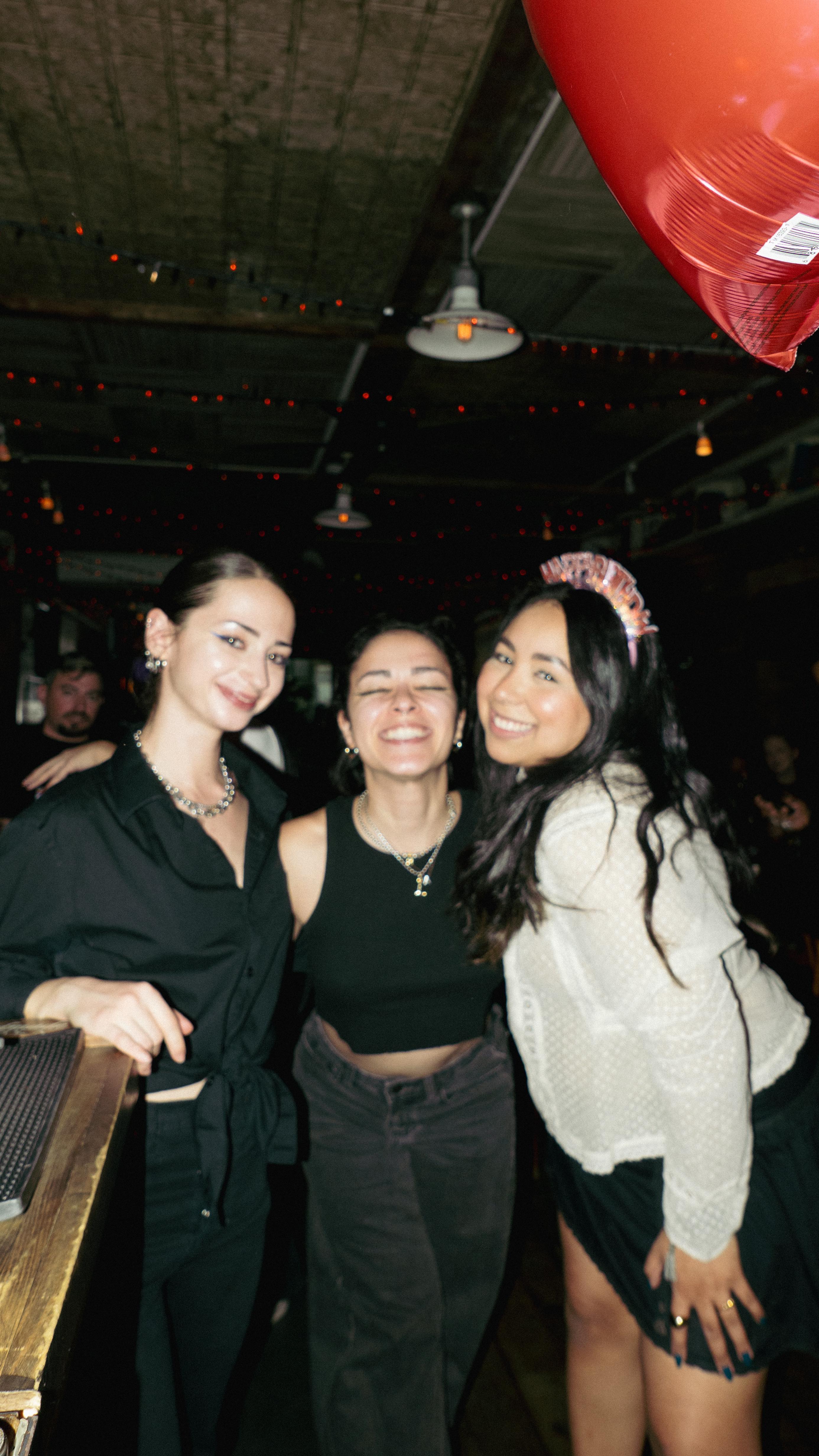 🎤 Karaoke Sunday hits different when the whole neighborhood’s in tune 🎶
We’re singing loud and raising a glass to Maria — happiest birthday to one of our favorites.🖤