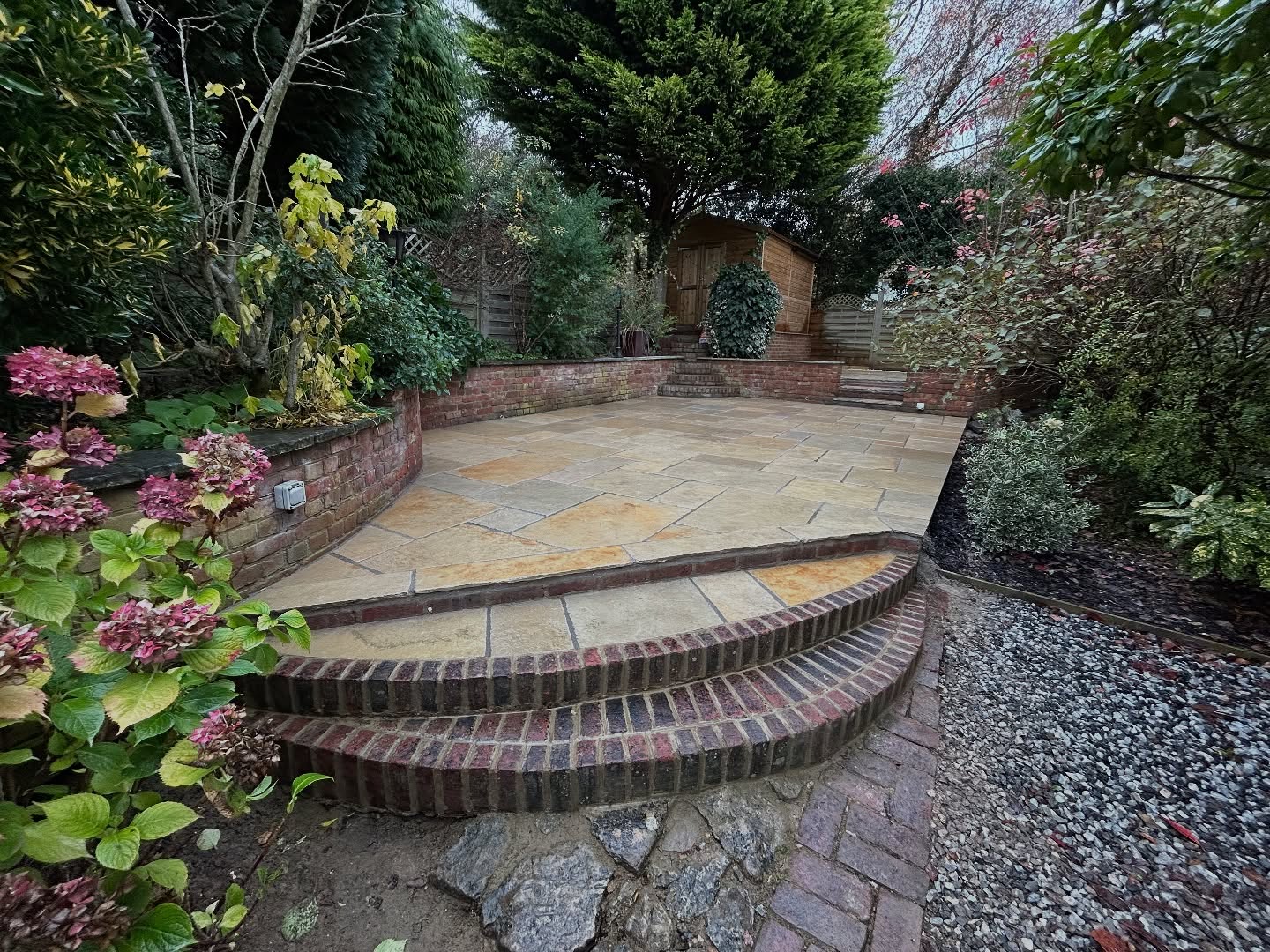 🏡 Another one completed in Loose, removed the existing patio. Installed a new retaining wall and upgraded the patio with this beautiful colourful Limestone slab.
#patio #home #garden #patio #limestone #cottage #oldhouse #cottagegarden #kent #landscaping #landscapers