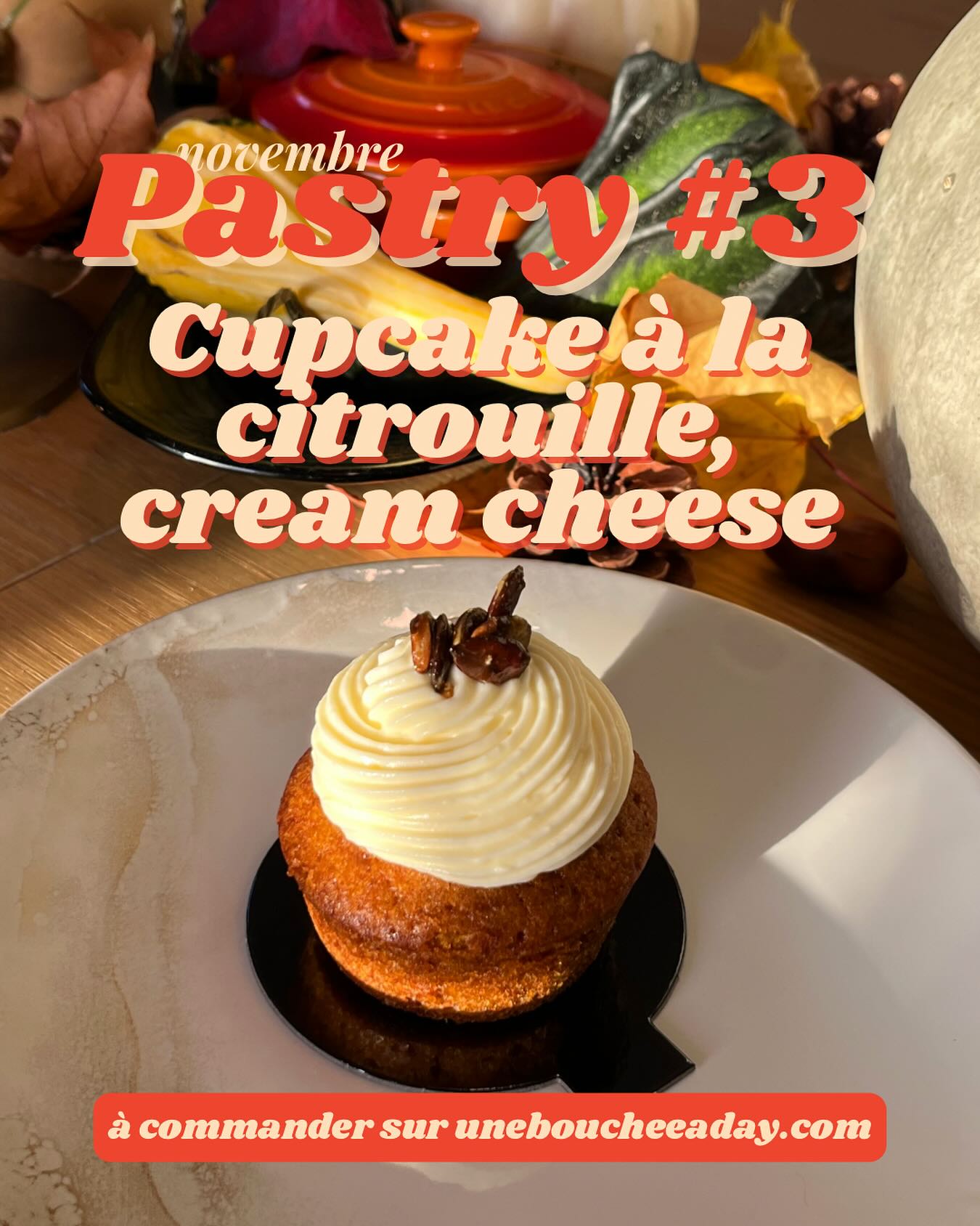 PASTRY #3 REVEAL 🍞
On est déjà en mi-novembre 😵💫😱, donc il est temps de vous dévoiler la troisième pâtisserie éphémère du mois. Après la tarte et la brioche à la citrouille… le cupcake citrouille ! 🤩😏🧁
Un cupcake gourmand et moelleux à la courge, garnie d’un glaçage au cream cheese avec une touche d’acidité pour contrebalancer le sucre. Et bien sûr, pour plus de gourmandise, des graines de courge caramélisées 😌😋🎃
À commander sur mon site (lien dans ma bio ou en story) avant vendredi le 21 novembre et à venir récupérer samedi le 22 entre 14h et 16h à La Quille. 🥹🫶 **À NOTER QUE LES HORAIRES DE RETRAIT SERONT UN PEU PLUS TÔT !**
N’oubliez pas, je fais les tartes à la citrouille entière (6-8 parts) pendant TOUT LE MOIS DE NOVEMBRE ! À commander aussi sur mon site, pour vous régaler encore plus. 🥧🥰 N’hésitez pas à m’écrire en privé si l’heure de retrait ne vous convient pas, et on peut essayer de trouver une solution !
Merci à tout ceux qui ont déjà testé une de mes pâtisseries ! Cœur sur vous xx 😘
.
.
.
#patisserie #ventedepatisserie #pastrybox #pâtisserieéphémère #popup #americaninfrance #pumpkin #pumpkinpie #tartealacitrouille #citrouille #cupcake #pâtissière #alsace #smallbusiness #microentreprise #mulhouse #uneboucheeaday