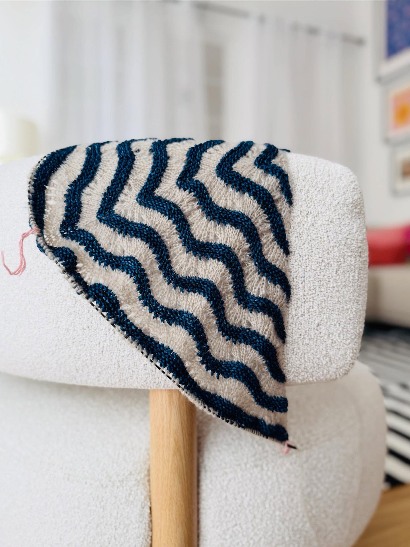 The Jean Scarf deserved a second sample in a classic color combo and with the most amazing yarn: a combination of Roma from @lamanayarns and Arroyo from @malabrigoyarn 🥰 I bought the perfect blue colour on our holidays in Portugal almost 2 years ago - so this design will always held a special memory of the sea (and the waves) in Portugal 🌊
Cannot wait to finish this one and to share the pattern with you soon, but for now: happy weekend to you 💗
.
.
.
Pattern in progress: #jeanscarf
.
Yarn: Roma in the shade Muskat by Lamana Yarns and Arroyo in the shade Bobby Blue by Malabrigo Yarns
.
Advertising
.
#knitting #knittinglove #knittingaddict #knitknitknit #nevernotknitting #iloveknitting #imakemyownclothes #handmade #diy #slowfashion #knitspiration #knittinginspiration #knittingismyyoga #knitstagram #knittinginstagram #knittersgonnaknit #knitter #knittersofinstagram #knittersoftheworld #knitwear #contemporaryknitwear #cableknitting #strikking #strikkedilla #strikkeinspo #tricoter #tejer #tejido #tejeresmisuperpoder