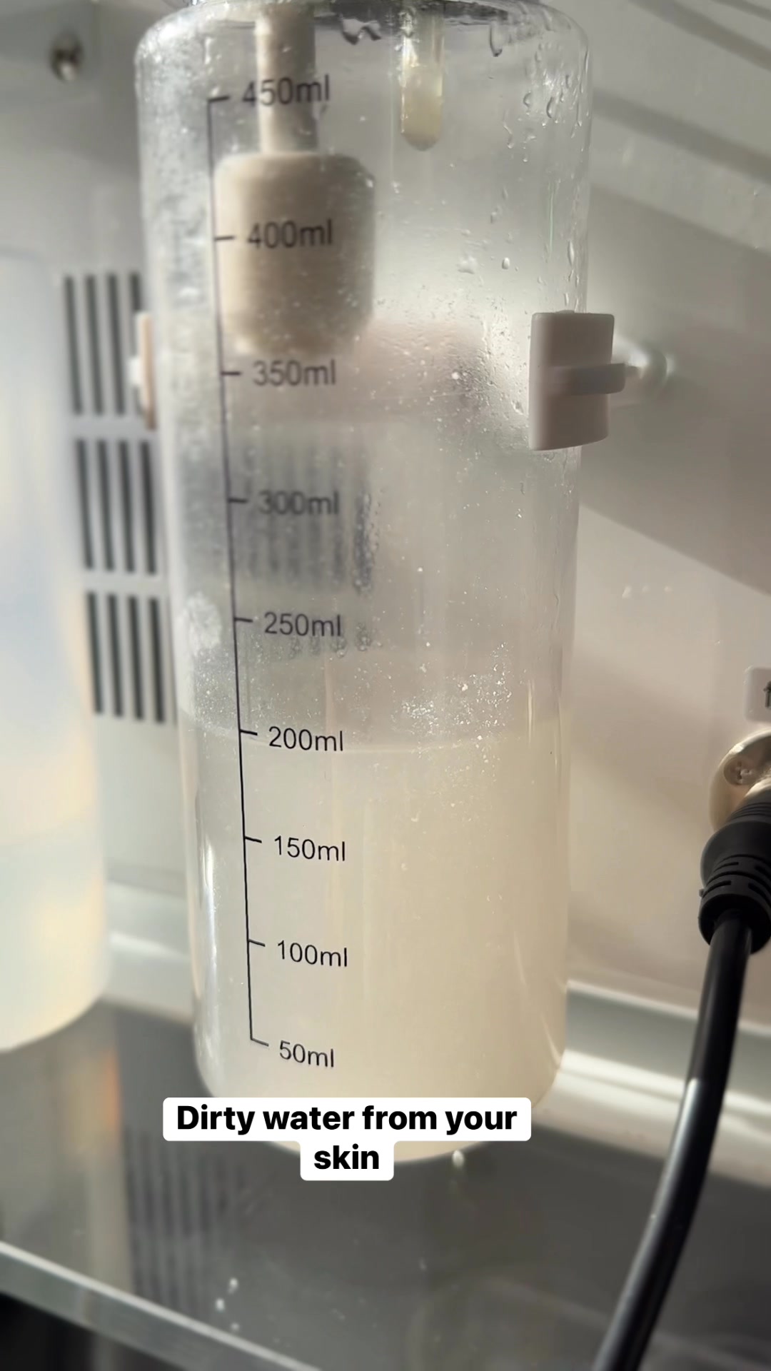 Can you believe this? Even you clean your skin every day! Yes, it is. This is the dirty hiding in your pores. #aquaderm #huidbehandeling #huidzorg #huidtherapeut #aquaderm_benelux #huidverjonging #huidverbetering #schoonheidsspecialiste #schoonheidssalon #schoonheidsbehandeling #huidtherapie #laserontharing #permanenteontharing #lommelsesahara #schoonheidsspecialiste #definitieveontharing