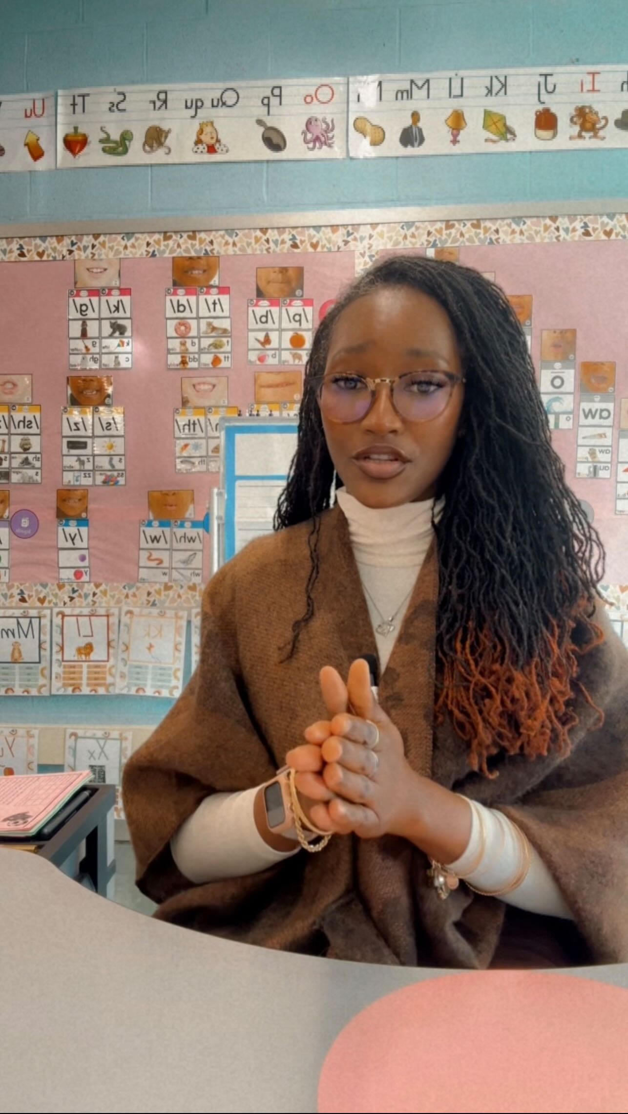 Blending big words starts with blending small ones.
Foot 🦶🏽 + ball 🎾 = football 🏈
Little moments like this build real reading confidence. 📚✨
#fyp #literacyintervention #twogenerationalapproach #blackparenting #teacherstyle #read #phonemicawareness
