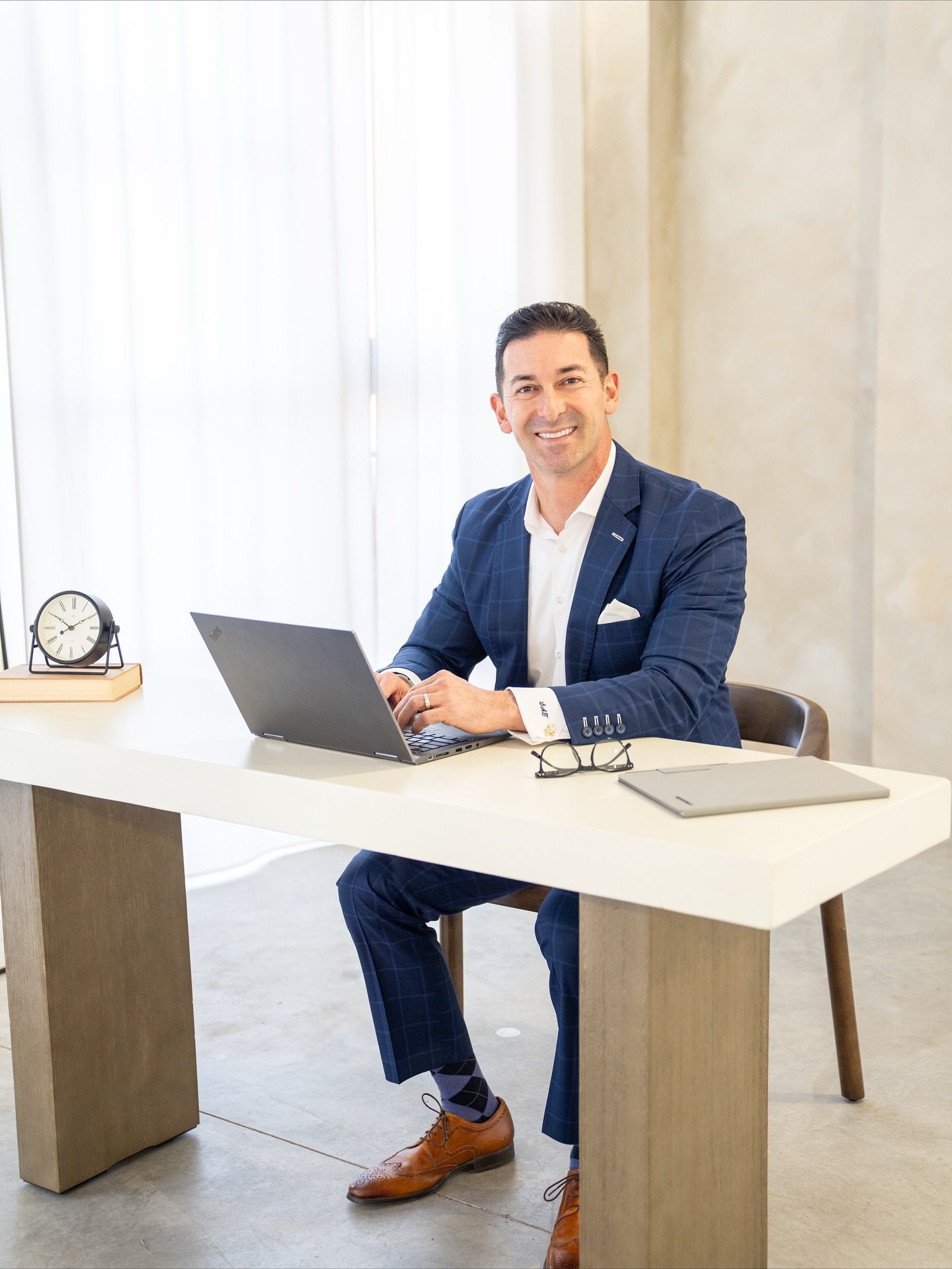 Starting the week like this businessman — coffee in hand, goals on the screen, and fingers flying across the keyboard like they’re on a mission. 💼☕️⌨️
Whether you’re tackling emails, building your brand, or just trying to remember your login after the weekend 😅… here’s to a fresh start, a focused mindset, and a week full of wins.
And if you want to look as productive as you plan to be — you know who to call for those polished, professional branding photos. 😉
.
.
.
abq photography, abq photos, abq photographer, rio rancho photographer, rio rancho family photographer, family photos, albuquerque family photographer, albuquerque photographer, albuquerque photographers, nm photographer, professional branding, personal branding, personal brand photography, headshot photography, headshots, abq headshot photographer
#abqphotography
#abqphotos
#abqphotographer
#rioranchophotographer
#rioranchofamilyphotographer
#familyphotos
#albuquerquefamilyphotographer #albuquerquephotographer #albuquerquephotographers
#nmphotographer
#professionalbranding
#personalbranding
#personalbrandphotography
#headshotphotography
#headshots
#abqheadshotphotographer
#bellavidaphotgographynm