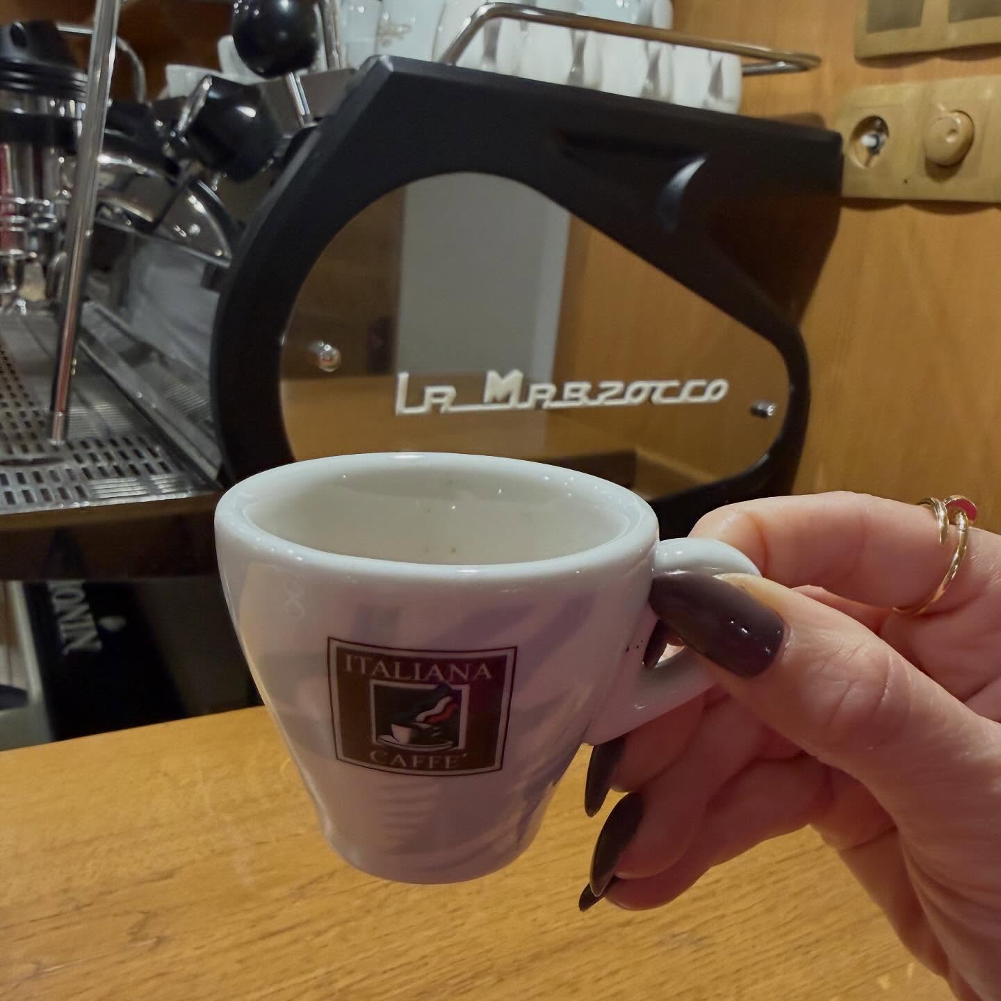 Наслади се на кафето, което вдъхновява всеки ден. 🤎
#italianacaffe#coffeetime #coffeebeans #qualitycoffee