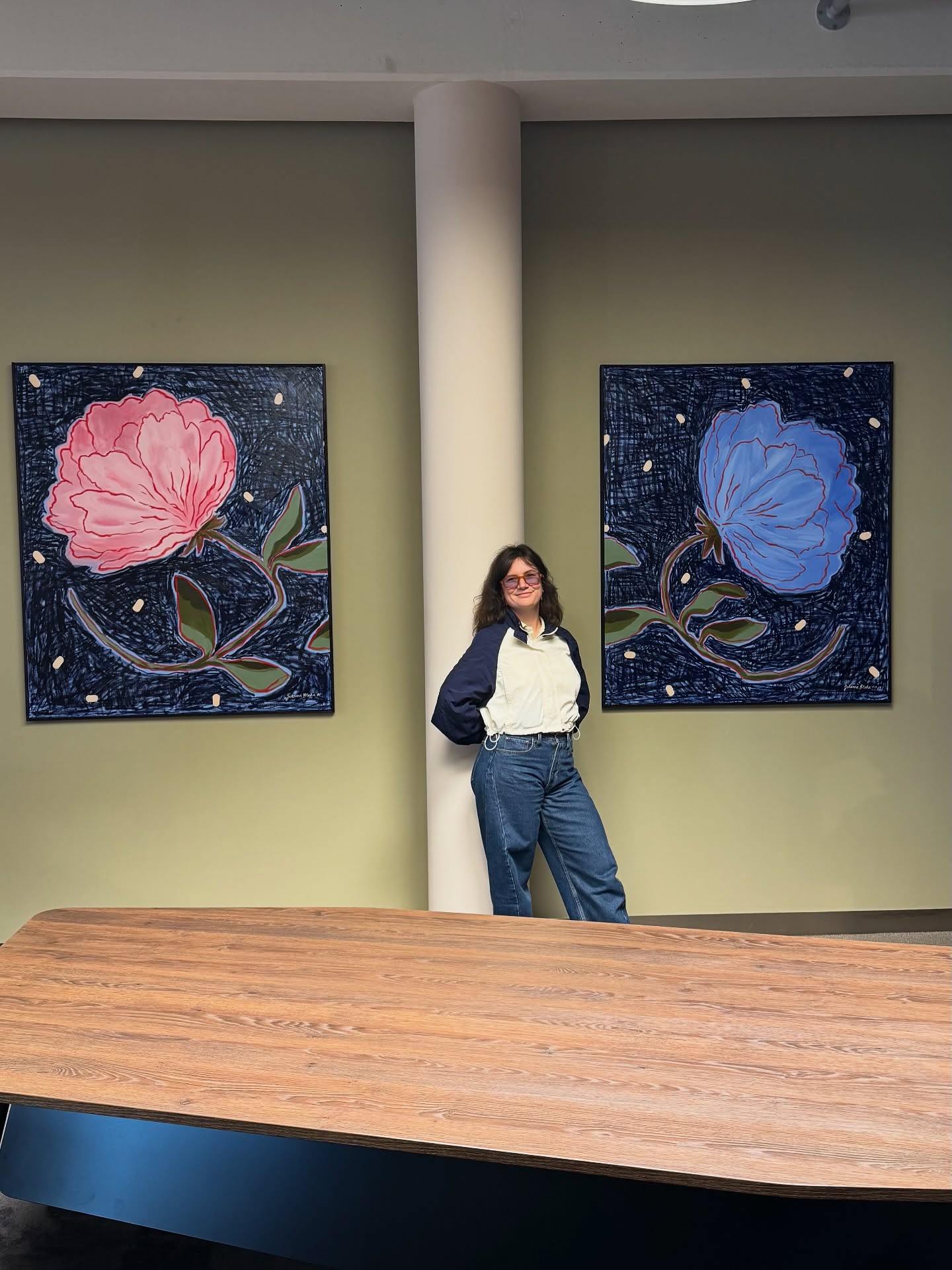 2 big flowers 🌸
acrylic and oil pastels on canvas
120x140cm
2025
#art #artist #painting #paint