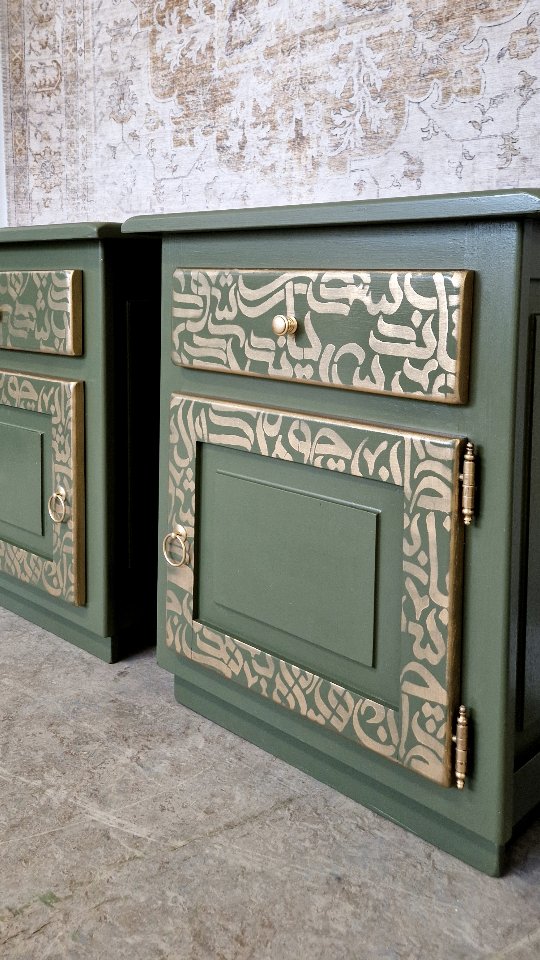 You think furniture can’t turn into art?
Watch this.
These two nightstands weren’t painted…
they were transformed.
Every gold stroke is intentional,
inspired by Middle Eastern patterns,
turning forgotten wood into pieces that live like artwork.
This isn’t a makeover.
This is a rebirth.
A new identity.
Hand-crafted in my studio, created to make a home feel truly unique.
If your space deserves something no one else has…
this style is made for you.
Follow for more one-of-a-kind transformation.
#netherlands #minadonyavifurniture #duurzaamheid #recycling