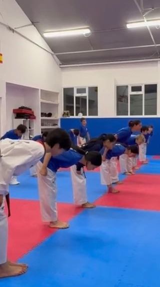 🥋 Kickstart Your Week with Purpose
Mondays aren’t just the start of a new week, they’re a new opportunity to test your discipline, spirit, and focus.
In Taekwondo, every class begins with a BOW, a sign of respect and readiness. What if we approached our Mondays the same way?
Bow to the new week with determination.
Bow to your goals with focus.
And kick into your challenges with confidence.
Remember: Progress doesn’t happen by accident. It’s built through consistent effort, one kick, one punch, one moment of discipline at a time.
Start strong. Train harder. Be unstoppable. 💪
Bow.Breathe.Begin.
#MotivationalMonday #KickstartYourWeek #OneBowOneTeam #DisciplineAndRespect #TaekwondoSpirit #StayFocused #TaekwondoFamily #LoughtonTaekwondo #MartialArts #StrongerTogether #Poomsae