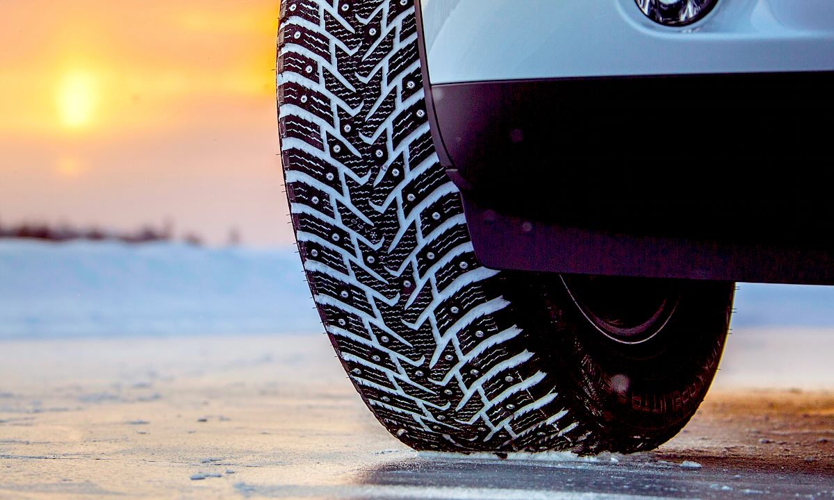 Här kommer lite regler gällande vinterdäck osv ❄️ 🚙
1 december–31 mars måste du använda vinterdäck om det är vinterväglag.
Vinterväglag innebär snö, is, snömodd eller frost på vägbanan eller vägrenen.
Dubbdäck får användas mellan 1 oktober–15 april.
Dubbdäck är förbjudna 16 april–30 september, om det inte är eller förväntas bli vinterväglag.
Vinterdäckstyper
Vinterdäck kan vara:
🛞 Dubbdäck
🛞 Odubbade friktionsdäck
#vinter #verdex #trelleborg #verstad #service