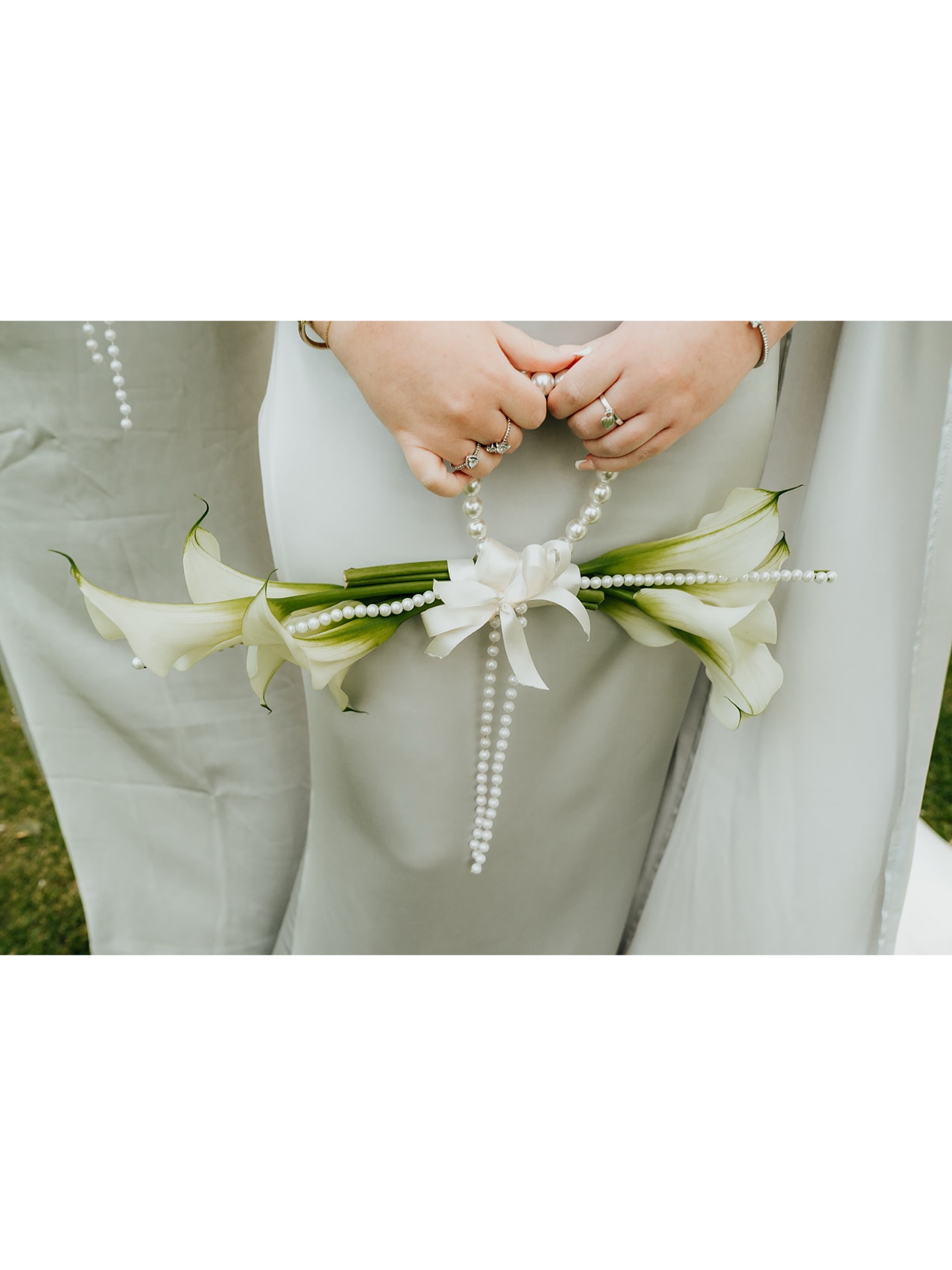 We had fun creating something unique for Natasha's bridesmaids at Friern Manor in September #friernmanorwedding #friernmanor #bridesatfriernmanor#friernmanorweddingflowers #friernmanorweddingflorist #essexwedding #essexweddingflowers #essexweddingflorist #essexweddingflowerdesign