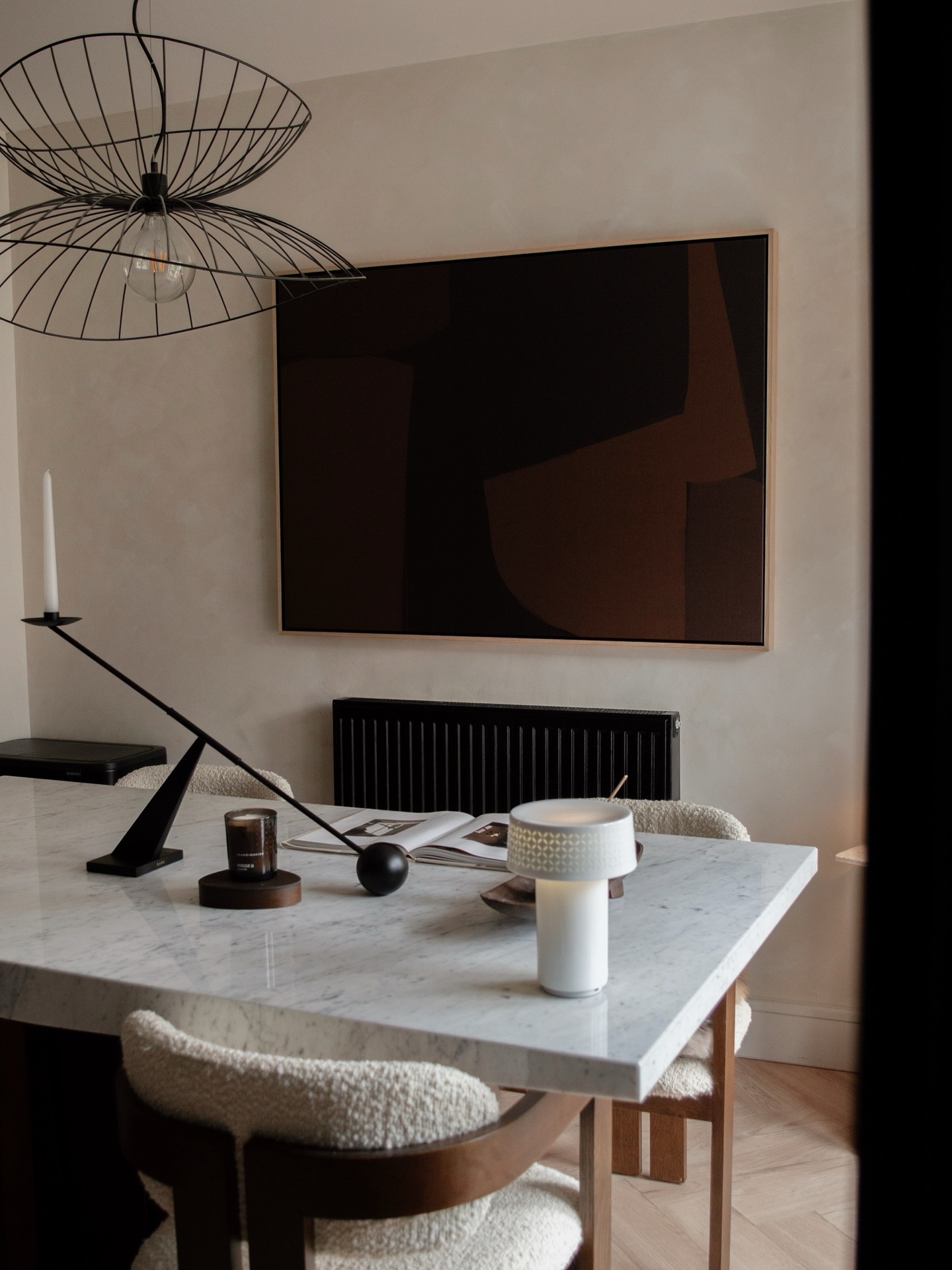 Happy Sunday ๐ โ๏ธ
The forecast shows sun, finally! for a few hours today so Iโm going to attempt getting some content and then an outdoor swim later ๐ฅฐ
We have lots of room makeovers pending- we will let you know more soon!
I suppose we also need to start getting ready for the big C ๐ฒโจ
What are you up to today?
Love,
Nicola & Vicki xx
Japandi | Scandinavian Design | Warm Minimalist | Brown Decor | Chocolate Brown Design | Cosy Home | Autumn | Limewash | DIY Limewash