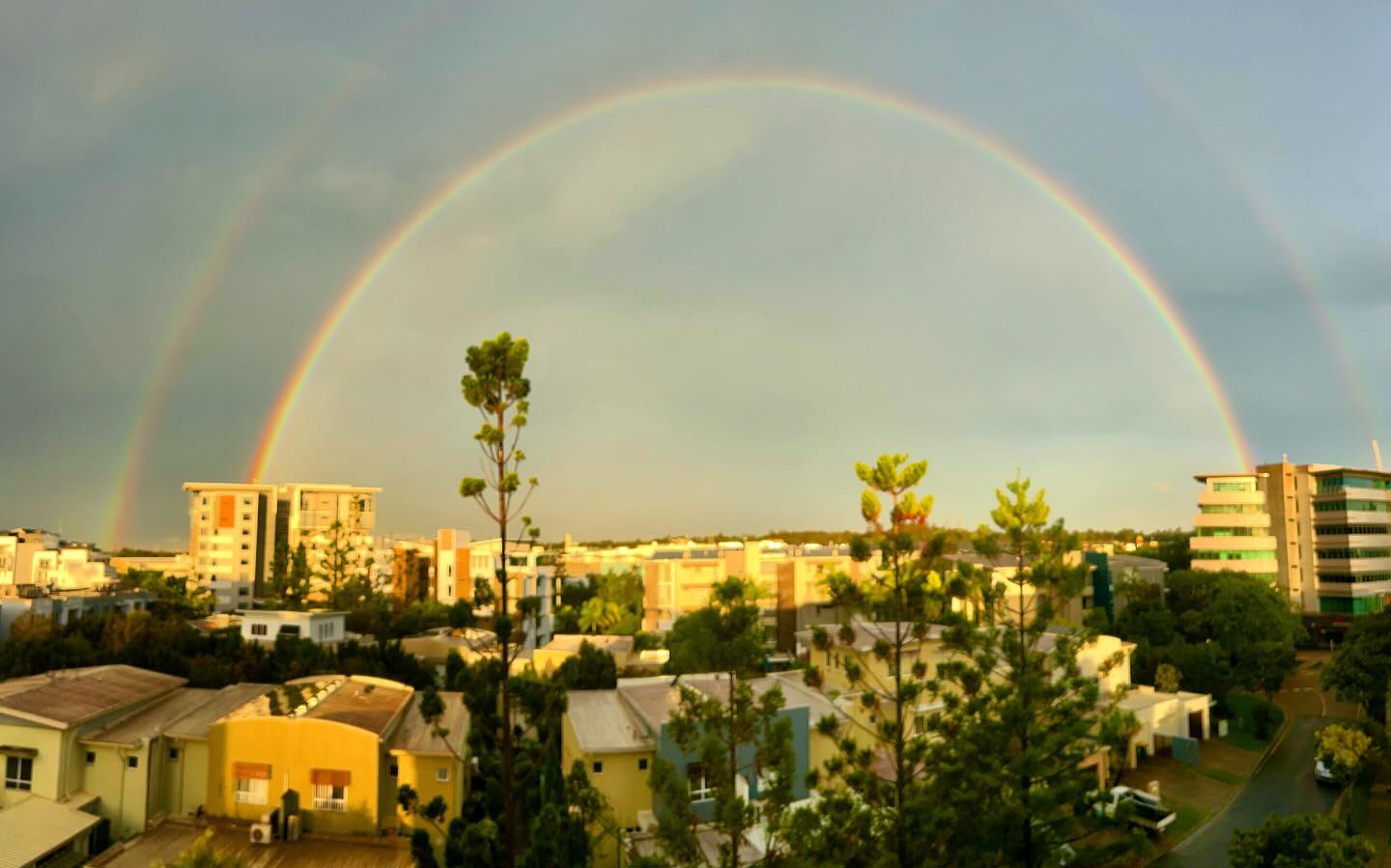 After the storm ⛈️. Southeast Queensland storm season is certainly an interesting time of year. Provides a lot of much-needed water but the weather is incredibly unpredictable.
#storm #rainbow #queensland