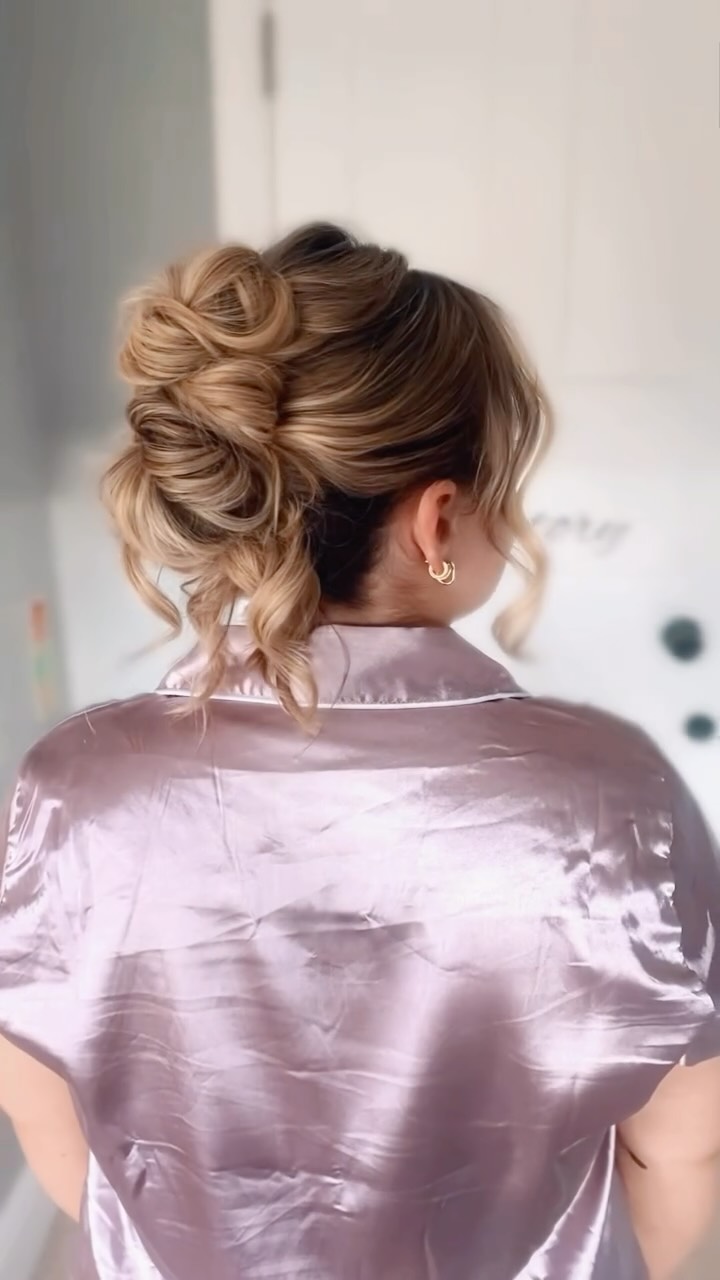This style always looks slightly different on everyone and that’s why it’s one of my favourites to create. I work with the movement of the hair and decide as I’m going along which placements look pretty ✨🤍
Save for your weekend wedding planning 🫶🏼
#charlotteheatherbridalhair #weddinghairstylist #midibun #bridalhair #bride #bridetobe #stamfordhairstylist #lincolnshirehairstylist #rutlandhairstylist #northamptonshirehairstylist #weddinghairnorthampton #northamptonshireweddings #rutlandwedding #rutlandbrides #stamfordwedding #stamfordbride #northamptonshireweddings #lincolnshireweddings #weddinghairlincolnshire #lincolnshirebride #weddingupdo #bridesmaidhairstyles #bridetobe2027 #bridetobe2026