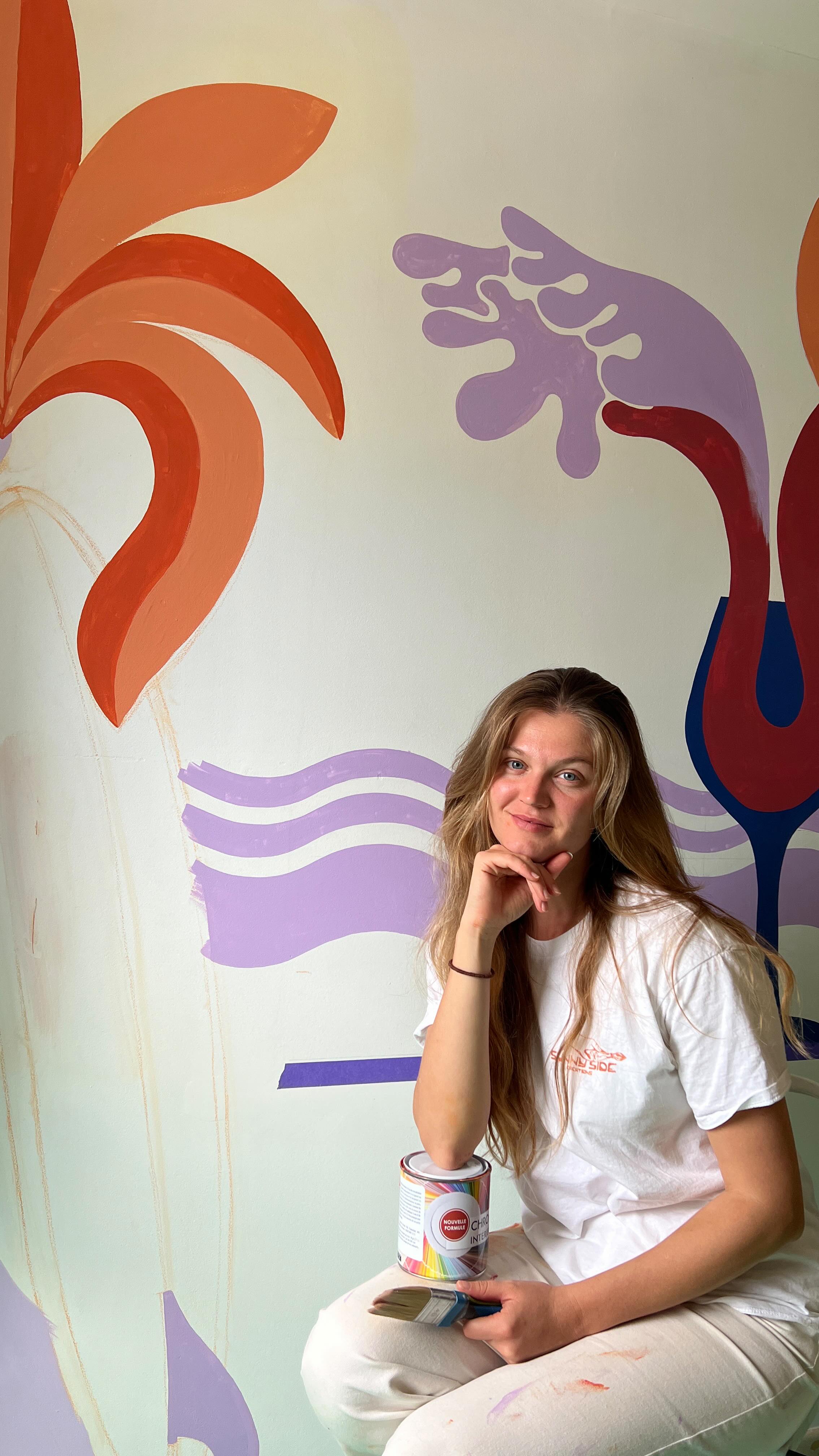 Un mur blanc, une palette de dingue et un brief incroyable : surf, soleil, vins et des bons moments. Que demander de mieux pour créer cette fresque ultra funky 🪩
Merci à Amélie et Jérémy qui m’ont fait confiance à 100% sur cette création. Je me suis éclatée du début jusqu’à la fin. Le résultat et super chouette, et donne juste envie de danser en cuisant. Ça donne complètement une nouvelle dimension à cette pièce. Je l’adore !!
Je suis disponible pour la réalisation d’une fresque chez vous, en intérieur comme à l’extérieur, pour particuliers ou pros. J’ai tellement d’idées en tête, contactez moi en DM pour en savoir plus 🎨