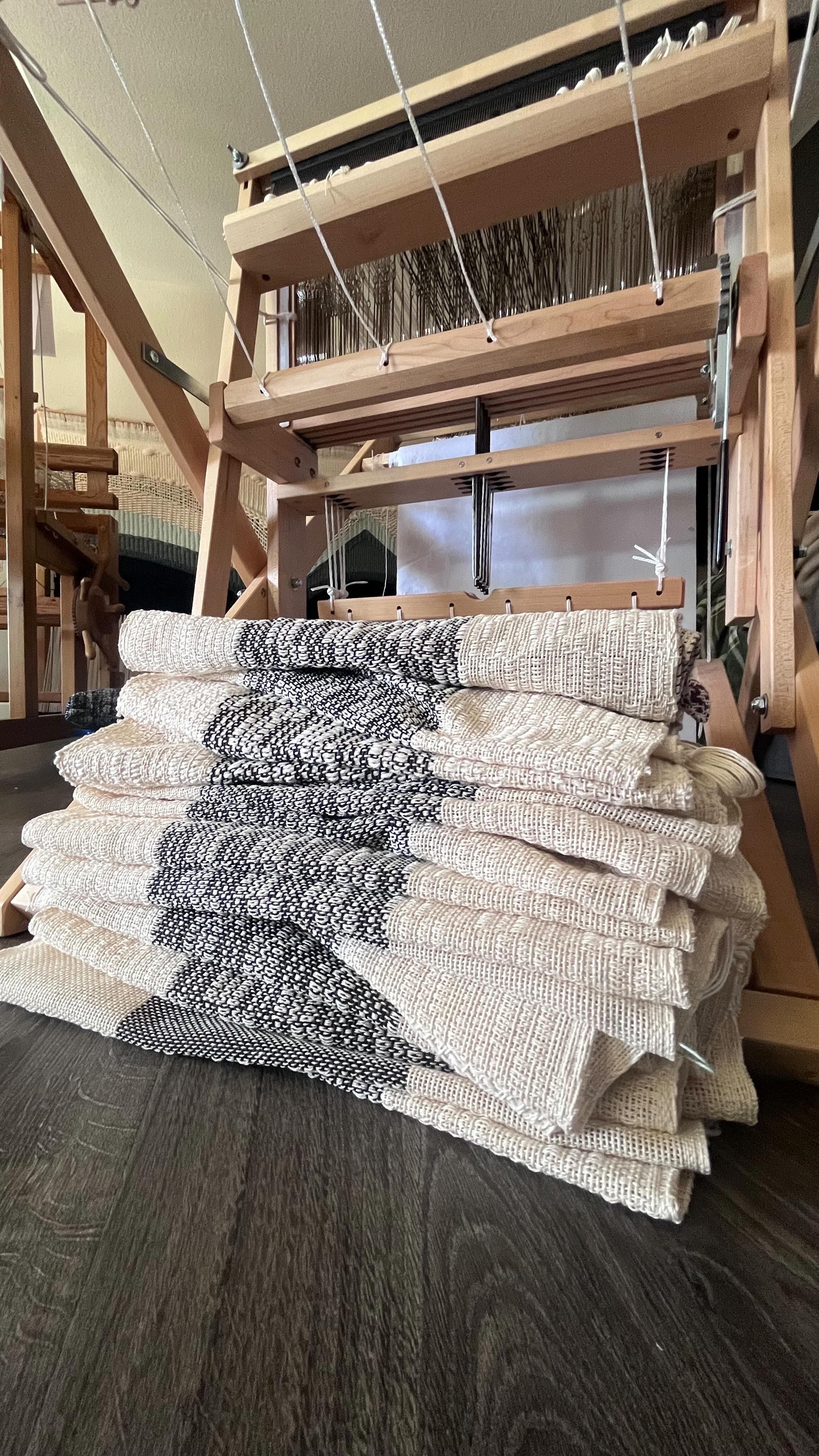 So much love and energy is coming off the loom today 😍
#weaver #handwoven #coloradoartist #coloradoweaver #loomweaving #makermovement #makercommunity #woventowels #handmadegifts #handwoventowels #blackandwhitetowel #madeincolorado #artforchange #sustainablelifestyle #slowmade #slowmadegifts #weavings #textileexploration #textilesforthehome
