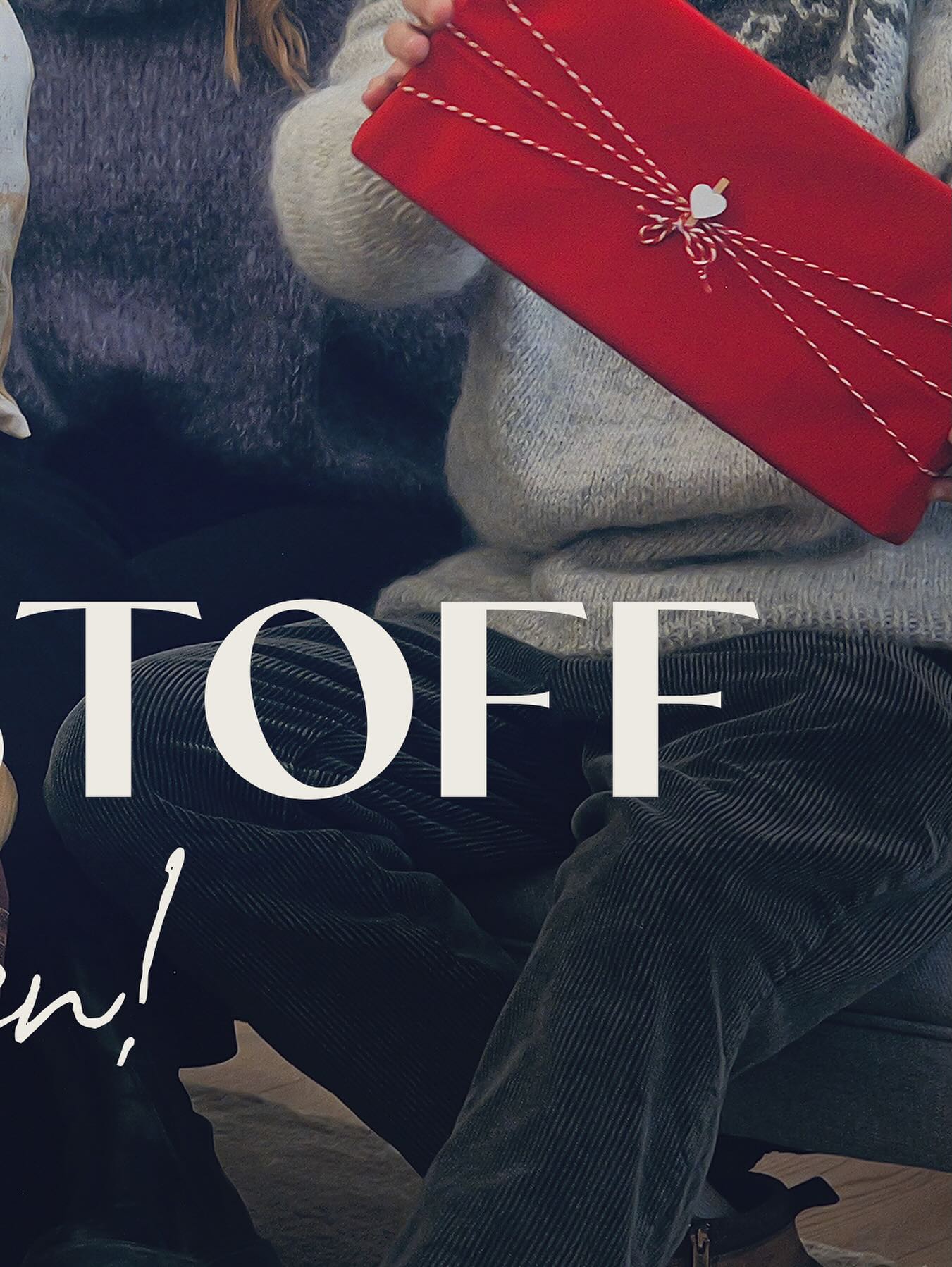 neuer Look ✨ gleiche Mission 🚀 wir geben wieder Stoff 😍
•
•
•
#Geschenkstoff #nachhaltigschenken #wiederverwendbar #stoffstattpapier
#keinmüll #zerowaste #comingsoon #ecofriendly #nachhaltig #weihnachten