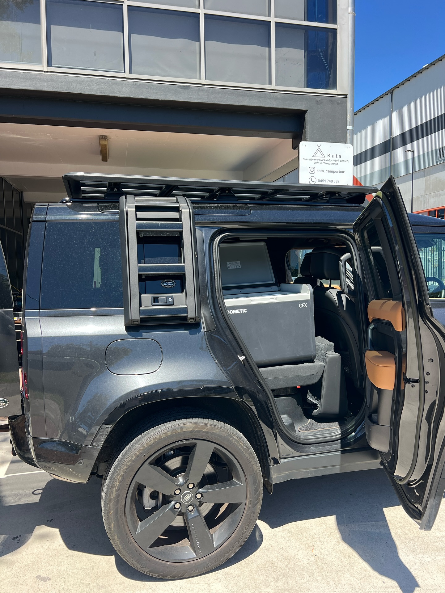 Land Rover Defender 5 Seater β
Custom Slim Camperbox 900
Split bed
Access to Top Load 45l @dometic
Access to @ontap.products
#kataDefender #landroverdefender110