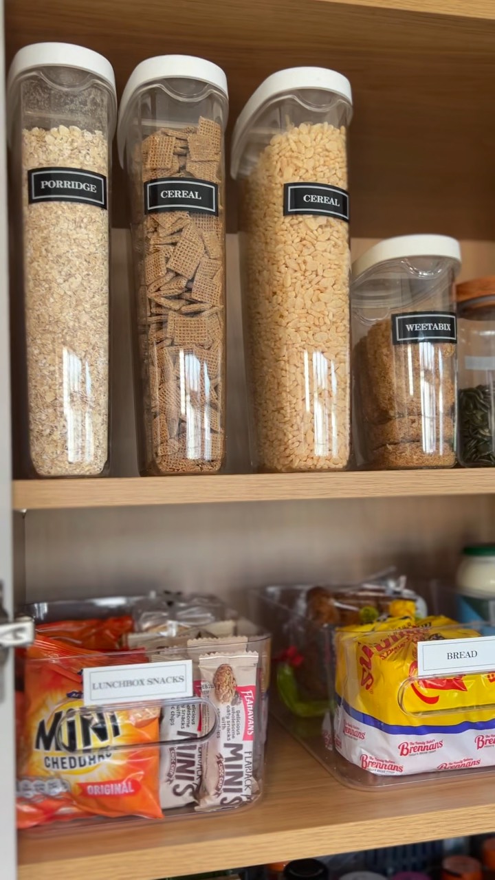 Give the gift of ✨calm✨ this Christmas 🎄 A Home Reset gift voucher is perfect for anyone who could use a little less clutter and a lot more peace of mind 😍
A gift that lasts long after Christmas is over 🎁 Pop me a message to enquire!
And feel free to send this to anyone to drop a little hint 👀
#thehomereset #christmascountdown #professionalorganiser #christmasgift #reset