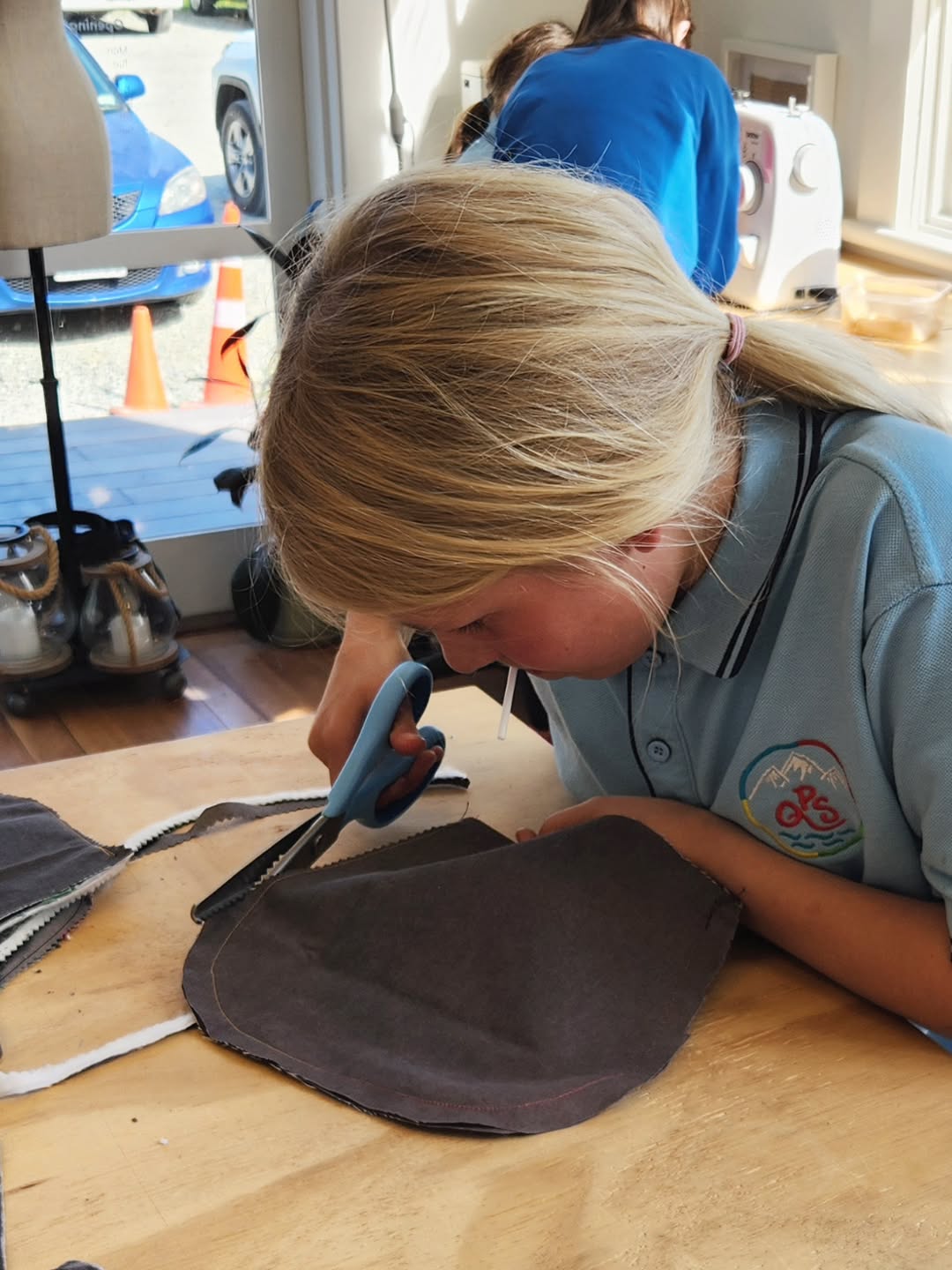 Kids sewing classes, Start sewing young and carry the skill with you forever! Sewing is such a great lifeskill where it allows you to repair and alter clothing but also use as a tool to utilise creatively 🥰
#sewing #sewingskills #kidssewing #queenstownsewingclub #queenstown #diy #creativekids