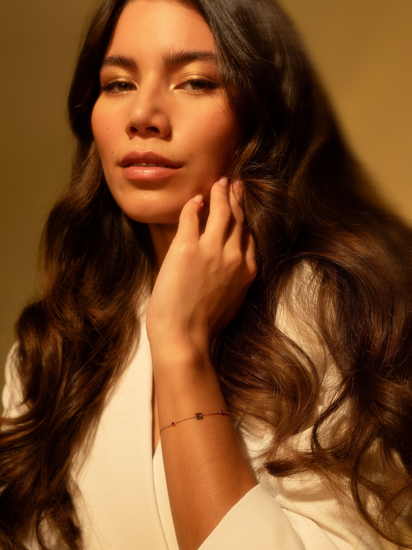 @loisdelinyahk draped in gold for @vedder.vedder ✨ mua @sjarde_kirioma production @meganvanessen @joellebakker light/location @michielfischer @studio34x