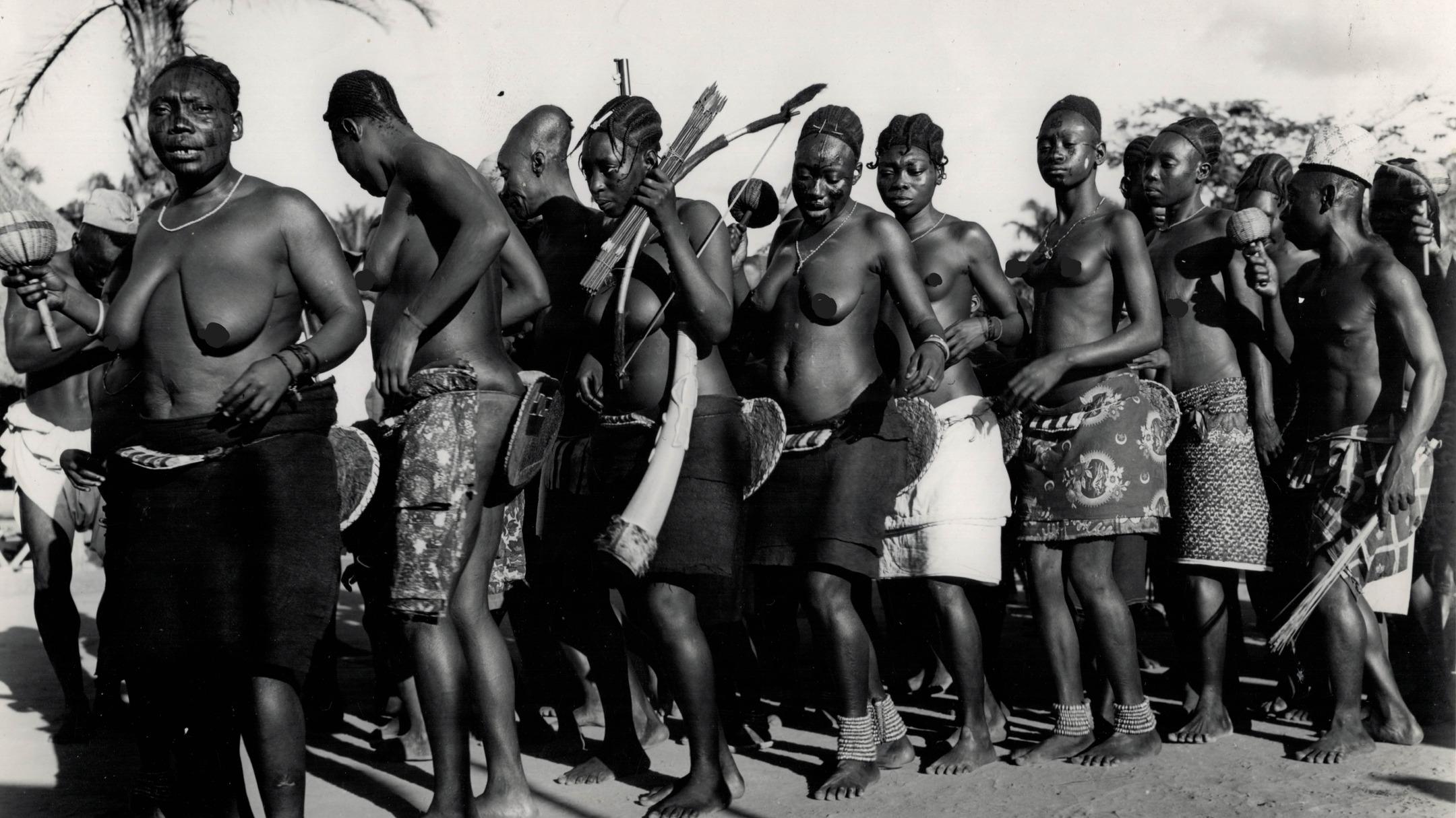 Lieven Storme vintage African photography and tribal art.
Picture of the day #126.
Uncensored version www.heart4darkness.com
Heart4Darkness offers a collection of over 5,000 original vintage photographs that illuminate the rich cultural history and heritage of the African continent. All photographs have been assessed for authenticity, artistic quality, and condition of preservation and are unmounted or disbound unless explicitly stated otherwise.
Photographer: Goldstein, Henri (1920-2014).
Title: untitled (Groupe de femmes Mangbetu).
Date: 1948.
Country: Democratic Republic of the Congo.
Medium: unmounted gelatin silver print.
Size: 17,1 x 24,0 cm.
Condition: very good.
Reference: HGV1118/1.
Provenance: Belgian vintage photography dealer.
Extra: typed note with identification in French and Dutch on verso. Congopresse 31.63/8.
A group of Mangbetu women, recognizable by their artificially elongated skulls, performing the nebaiandra. This is a circular dance meant to keep evil spirits away from the village. Their adornment consists of a cloth of cotton or worked bark, dyed black, and the nogbo made of braided leaves that covers their loins. Some wear around their ankles strings of cauris, which mark the rhythm of their dance steps.
Location: Mangazizi.
Territory: Mangbetu.
District: Uélé.
Province: Haut-Uélé (former Province Orientale).
Consult our website wwwheart4darkness.com for a biography of the photographer.
#heartfordarkness #vintageafricanphotography #vintagephotography #africanphotography #tribalart #artpremier #artofafrica #lievenstormevintageafricanphotographyandtribalart #africantribalart #africa #photography #brugge #bruges #brujas #brĂŒgge #artcollection #drcongo #interiordesign #artcollector #artconsultant #artdealer #mangbetu #arteafricana #uĂ©lĂ© #hautuĂ©lĂ©#mangazizi #afrika #arteafricano