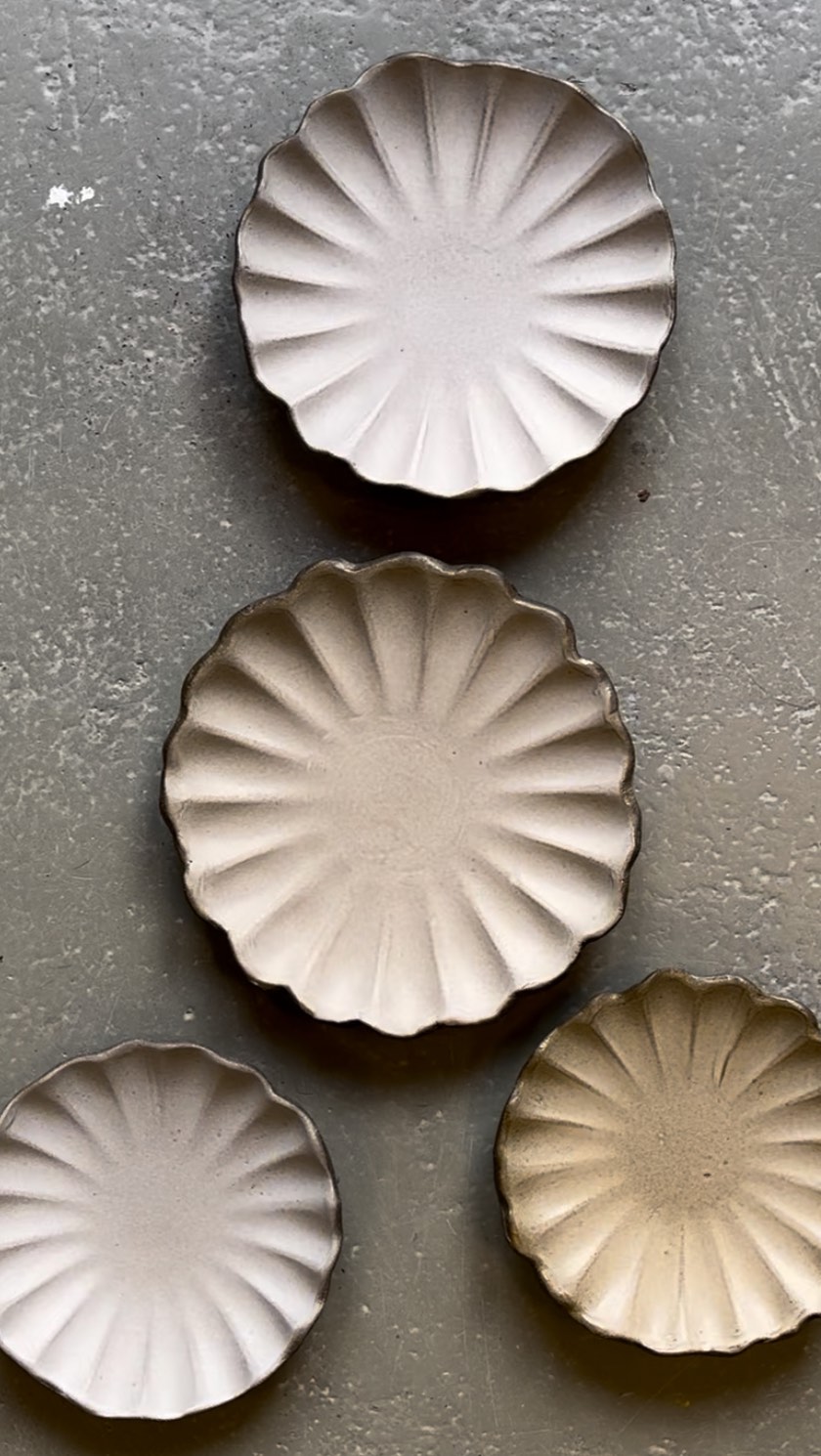 These waves? They don’t follow. They lead.
Every ridge, every curve, every ripple is our fingerprint.
Slow-made, bold, unapologetic.
If your table had a personality, it’d be this.
Handmade, because nothing else feels this alive.
From our hands to your table
#SofiaCeramics #FromOurHandsToYourTable #HandmadeInLondon #HandcraftedWithHeart #ModernCraft #ClayAndCare #SlowMade #MadeToBelong #DesignThatFeels #FunctionalArt #TactileDesign #SmallBatchBeauty #PotteryStudioLondon #HandmadeCeramics #EveryCurveCounts