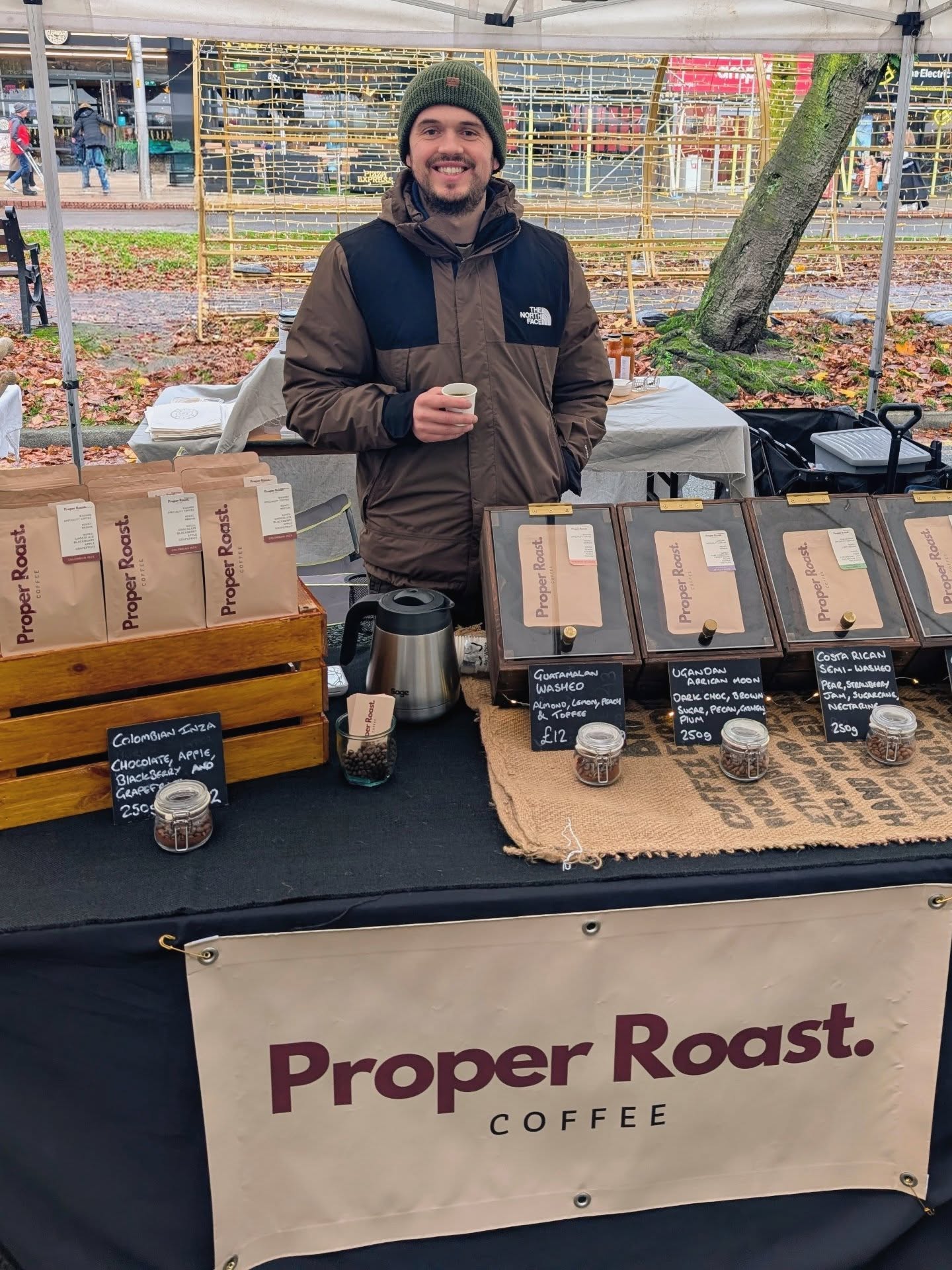 Come see us at Wilmslow Artisan market @_themarketco we'll be here until 5pm for the Christmas light switch on.
#coffeeaddict #cofferoasters #coffeetasting #coffeeroastery #coffeesubscription #coffeeroaster #coffeelovers #coffeelancashire #lancashiresmallbusiness #wilmslowmarket #wilmslowlightswitchon #wilmslowchristmas