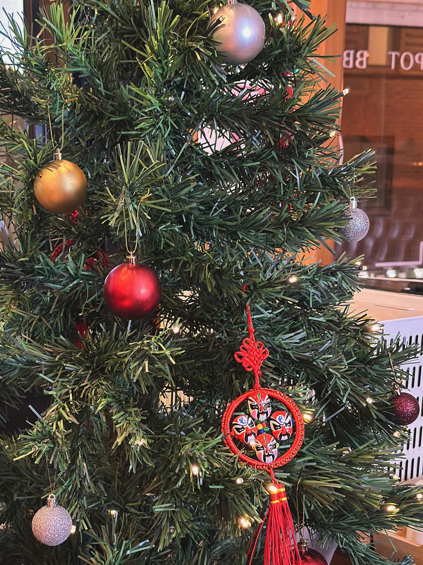 🎄✨ Christmas vibes are here! ✨🎄
Our tree is up — and so is pikkujoulu season!
Whether it’s a cozy friends’ gathering or your company’s end-of-year dinner…
✨ It’s time to book your pikkujoulu dinner at Happy Food Garden! ✨
Hotpot, cocktails, good vibes — let’s celebrate together! 🥂🔥
DM us to reserve your table!
Happy Food Garden
📍Kalevankatu 23, 00100 Helsinki
#HelsinkiEats #HelsinkiFood #HelsinkiRestaurants #HelsinkiLife #VisitHelsinki #HelsinkiFoodie #HelsinkiFoodGuide #ChineseFood #ChineseCuisine #AuthenticChineseFood #ChineseFoodie #AsianFood #AsianCuisine #SpicyFoodLovers #WeekendVibes #FoodWithFriends #Foodstagram #FoodPhotography
#Pikkujoulu #HappyFoodGarden #HelsinkiEats