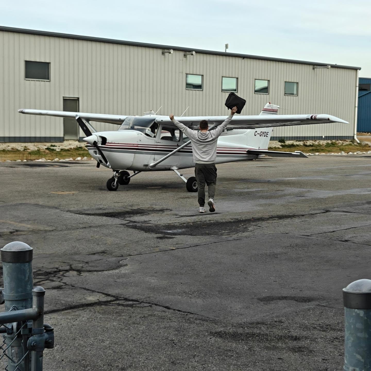 That post flight test feeling ✨
Congrats to Thomas for nailing his PPL flight test today!
.
.
.
#ppl #flighttest #cessna172 #satc #pilottraining